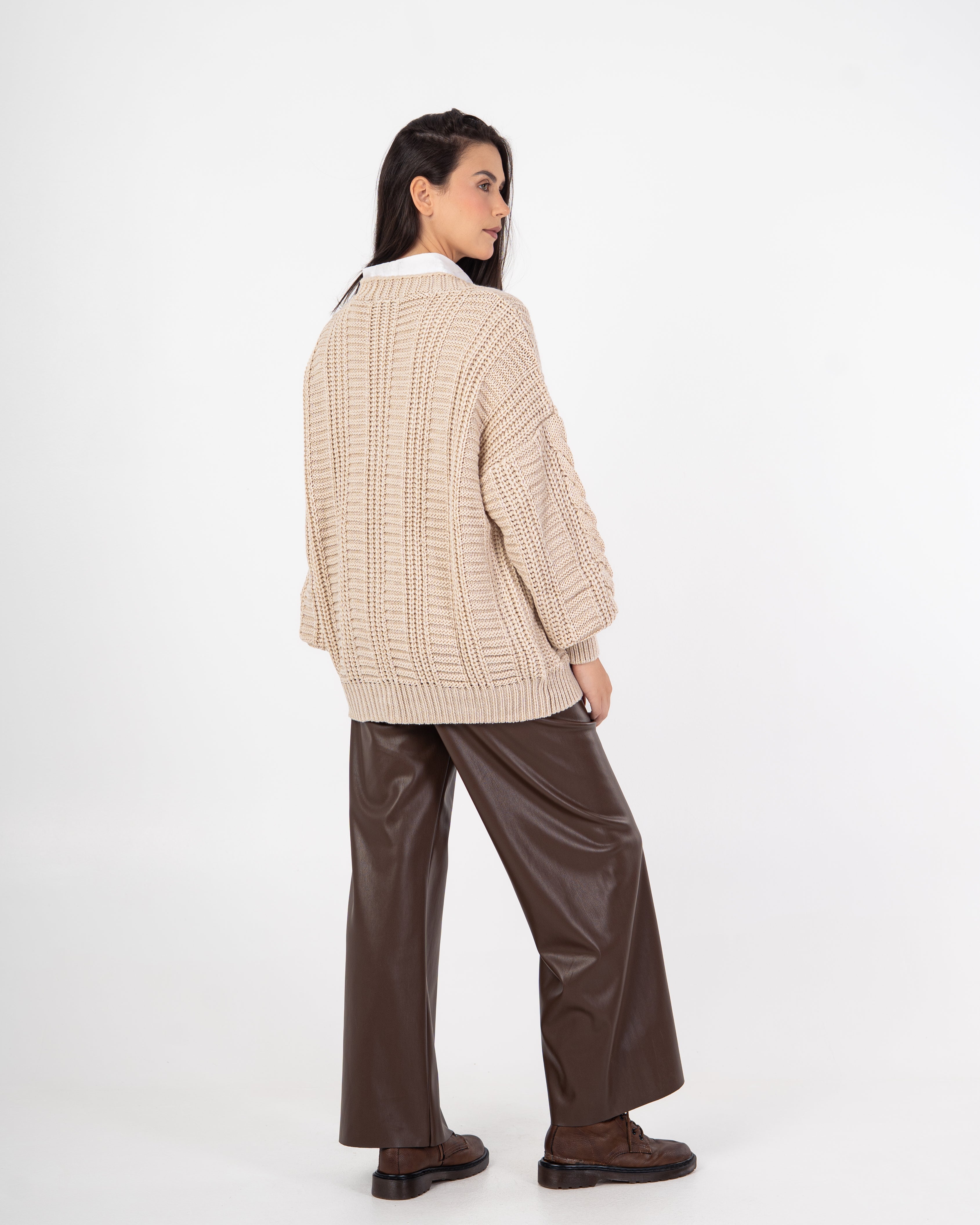 Knitwear Cardigan – Buttoned (Braided Pattern)