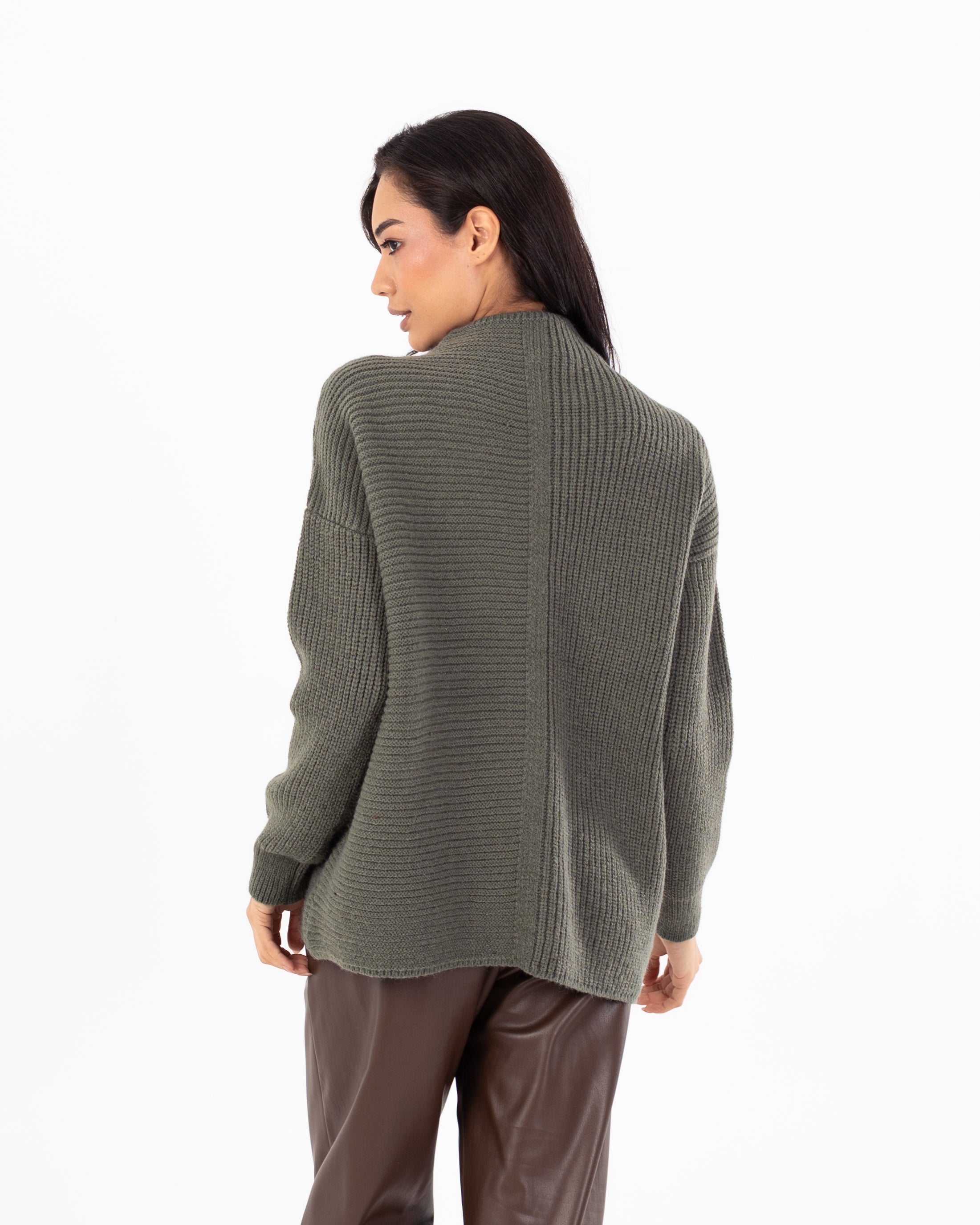 بلوفر سادة برقبة طويلة - خط وسط فاتح