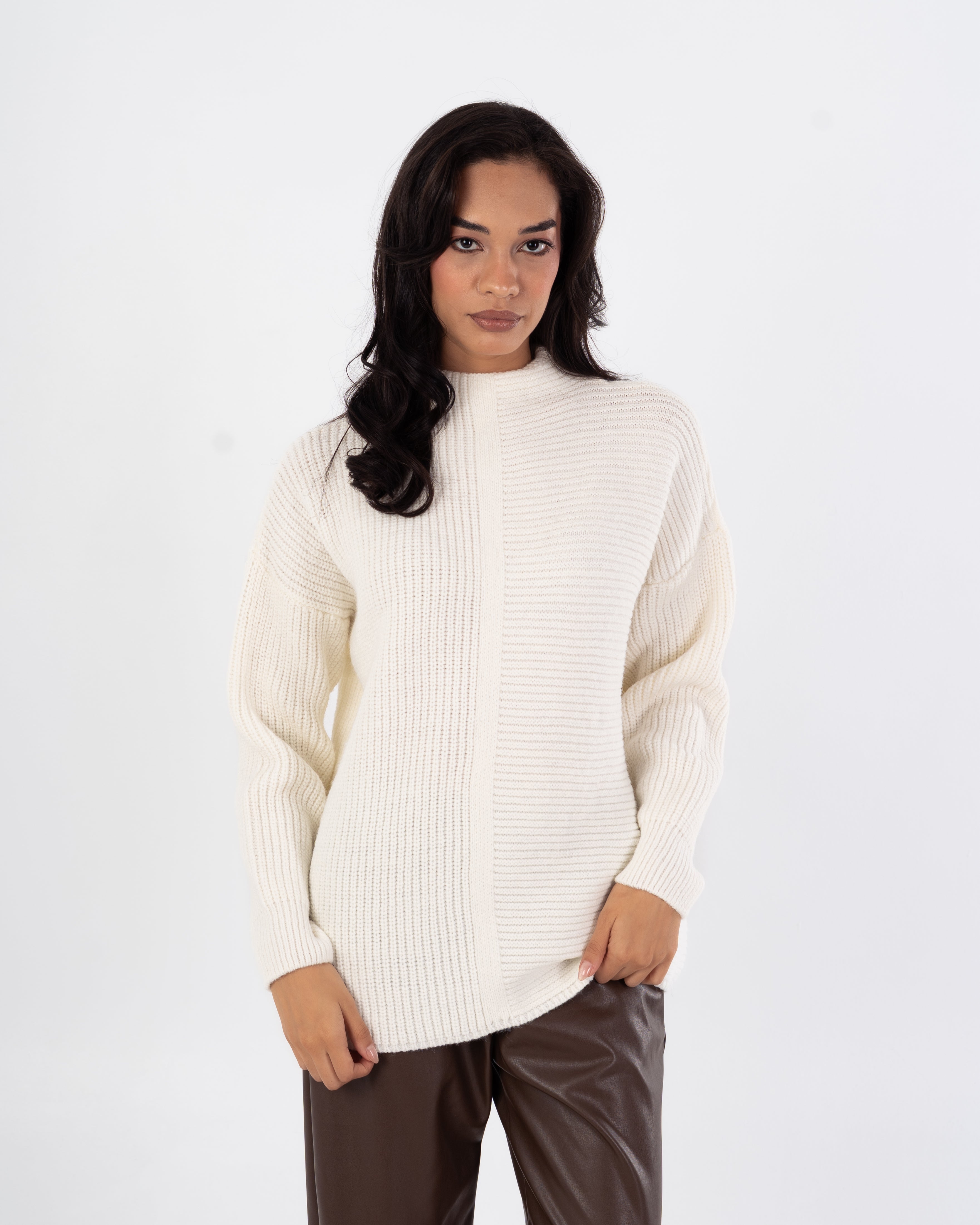 بلوفر سادة برقبة طويلة - خط وسط فاتح