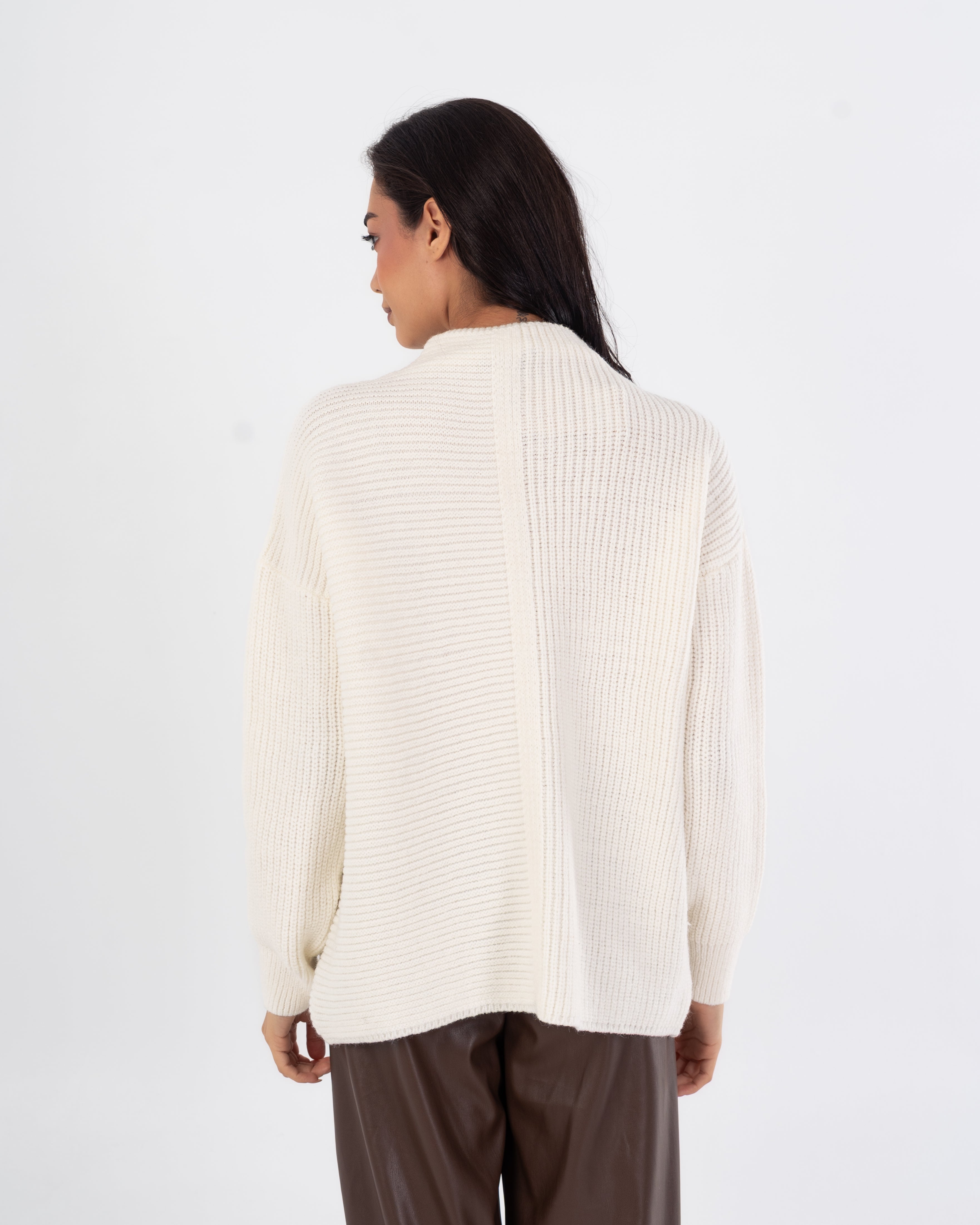 بلوفر سادة برقبة طويلة - خط وسط فاتح