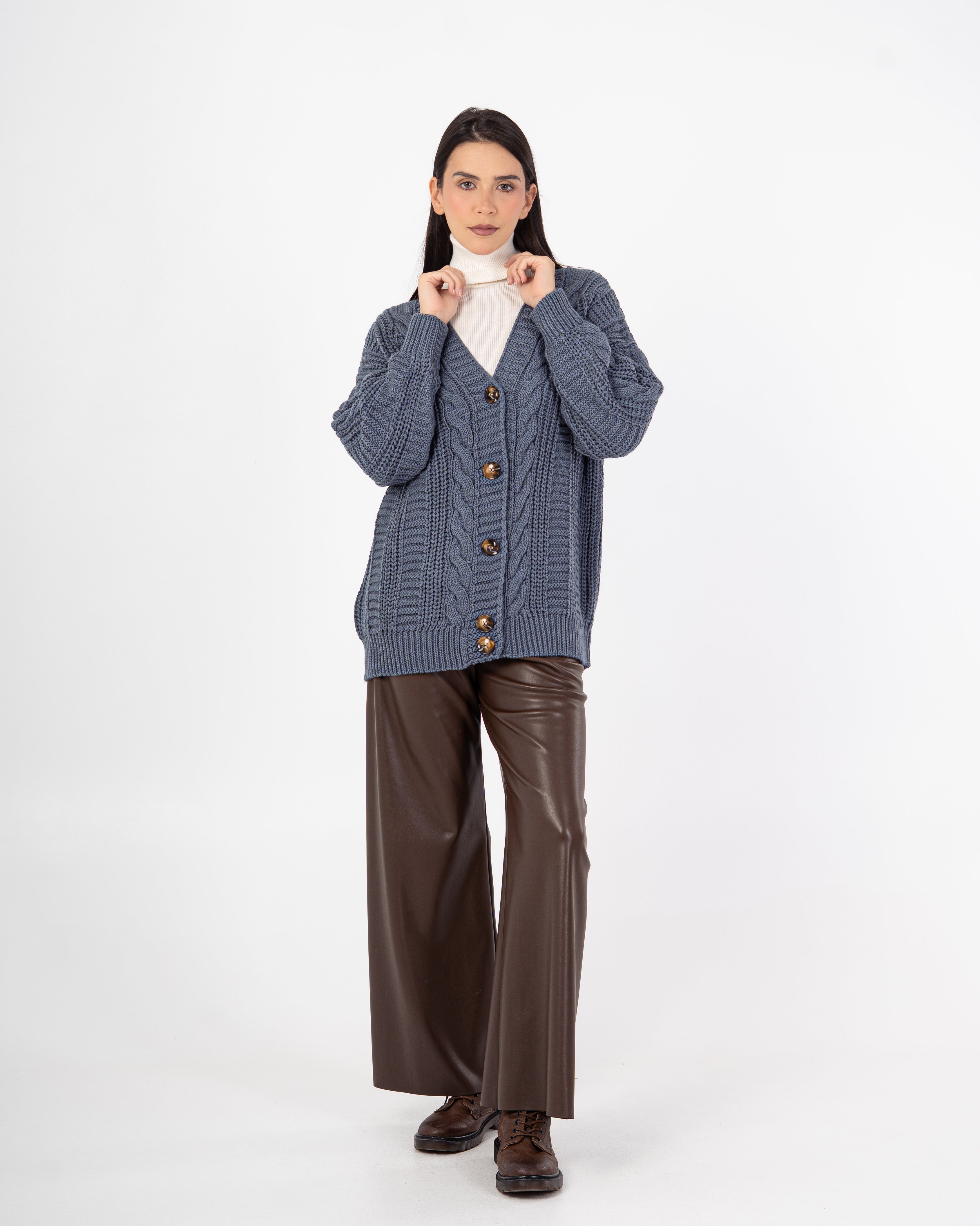 Knitwear Cardigan – Buttoned (Braided Pattern)