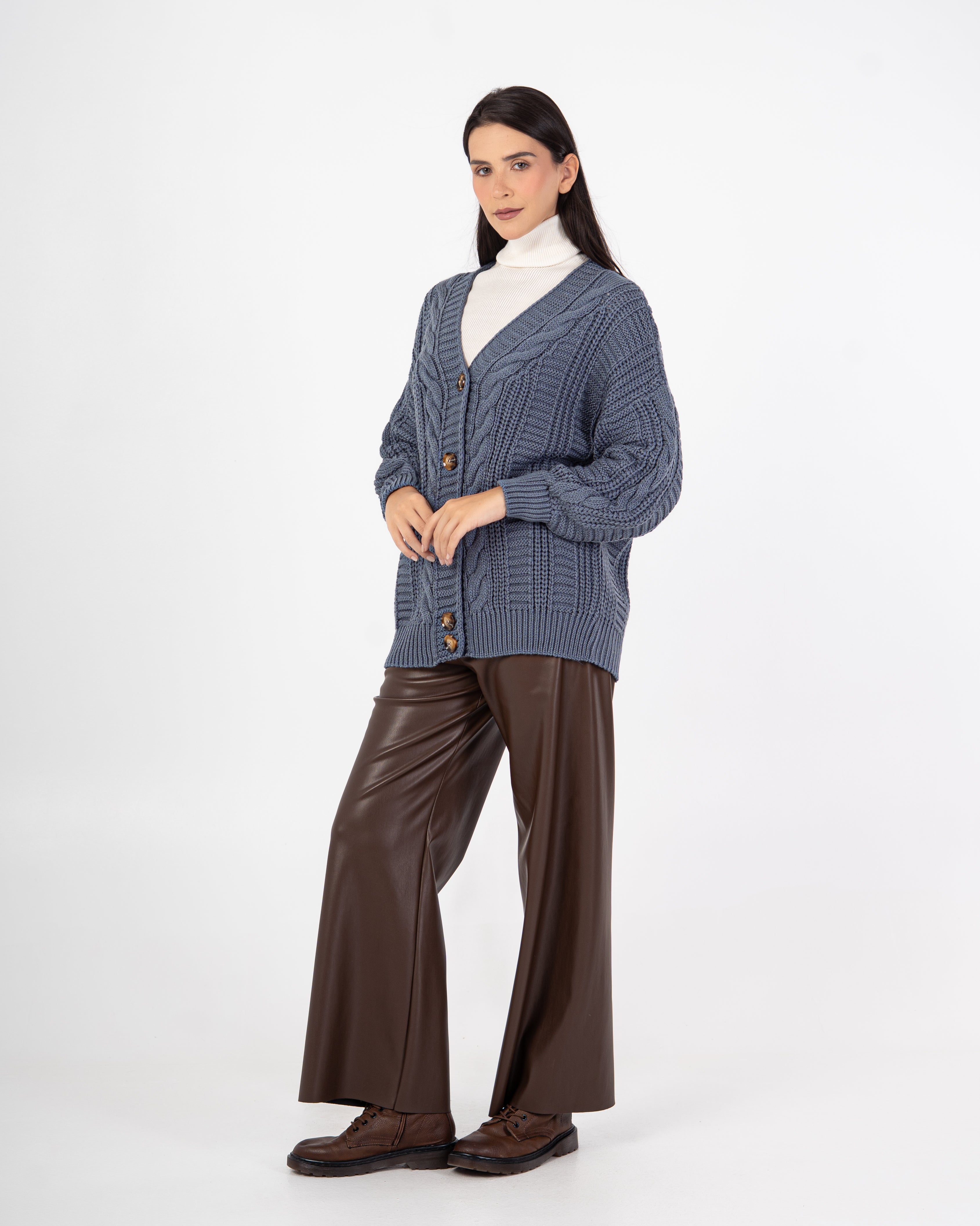 Knitwear Cardigan – Buttoned (Braided Pattern)