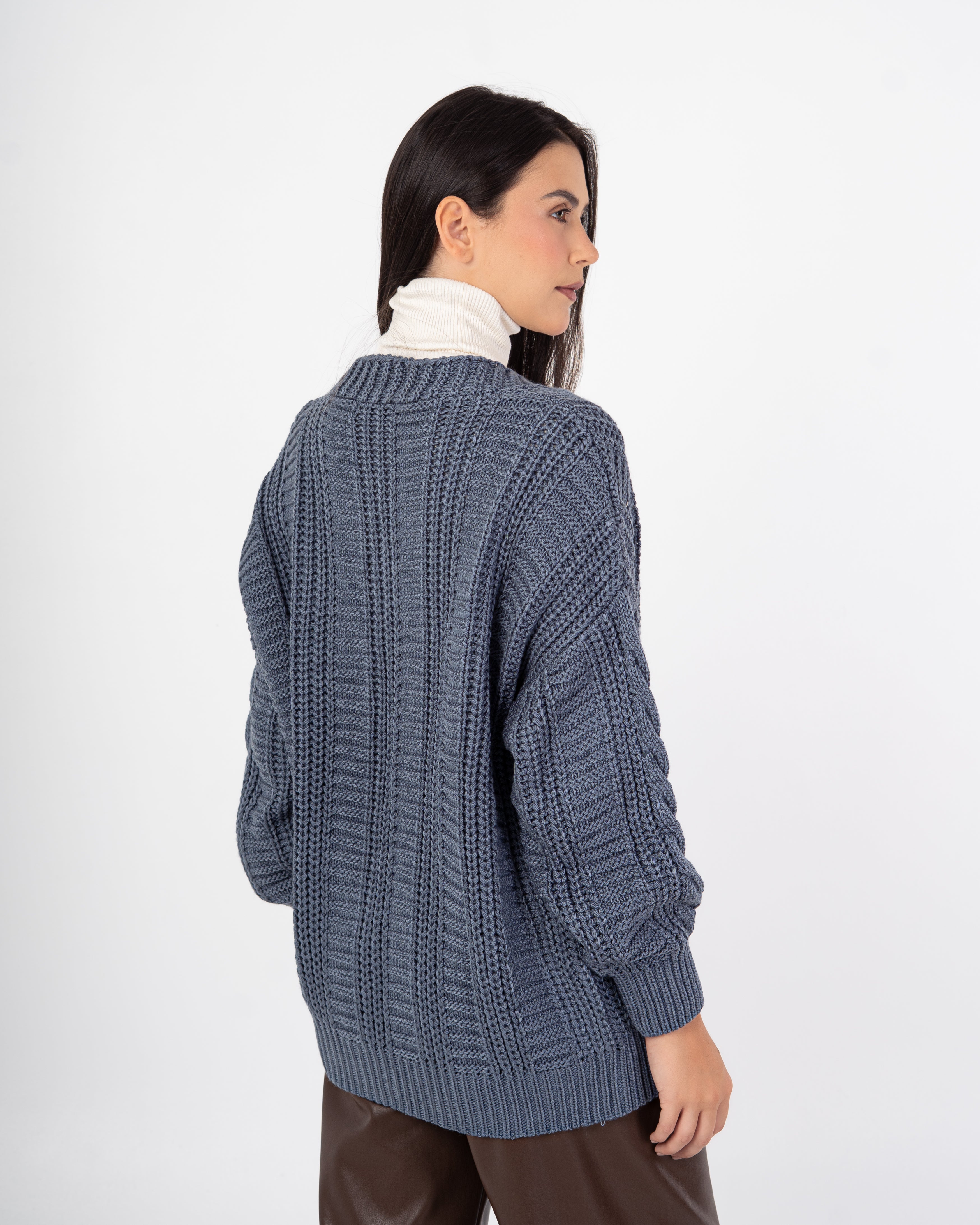 Knitwear Cardigan – Buttoned (Braided Pattern)