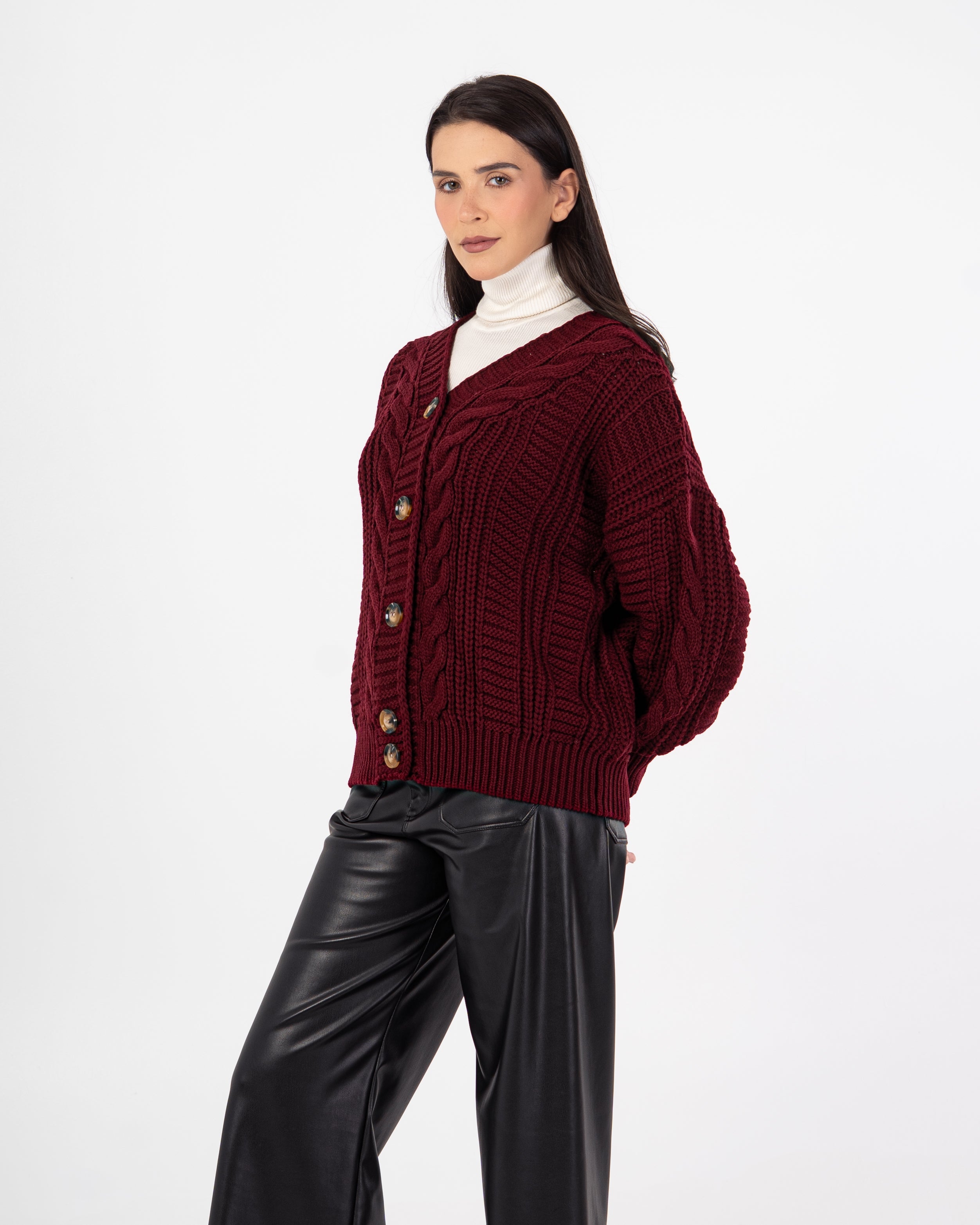 Knitwear Cardigan – Buttoned (Braided Pattern)
