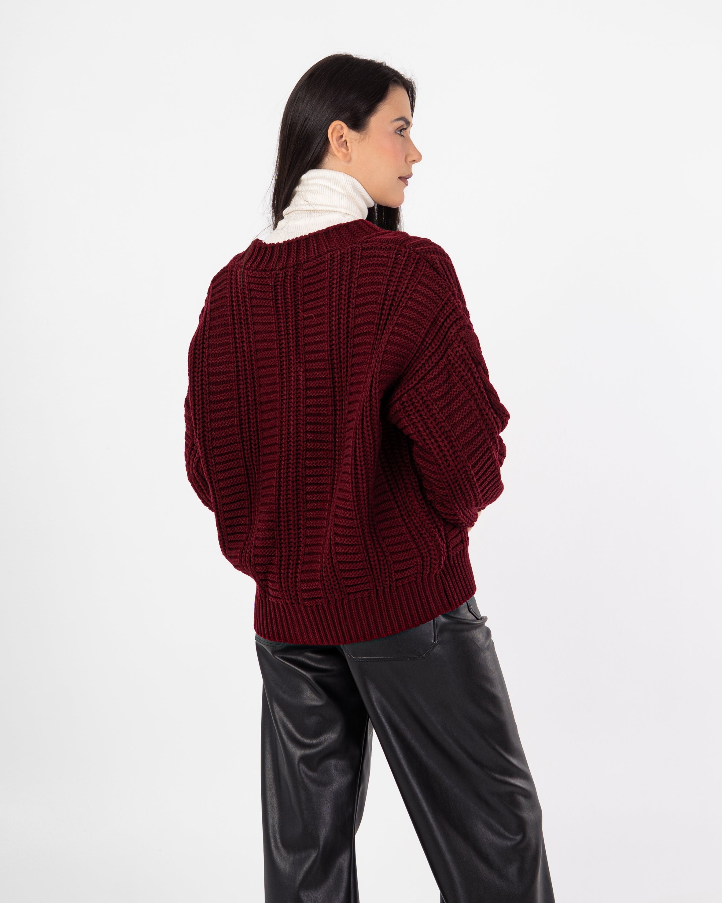Knitwear Cardigan – Buttoned (Braided Pattern)