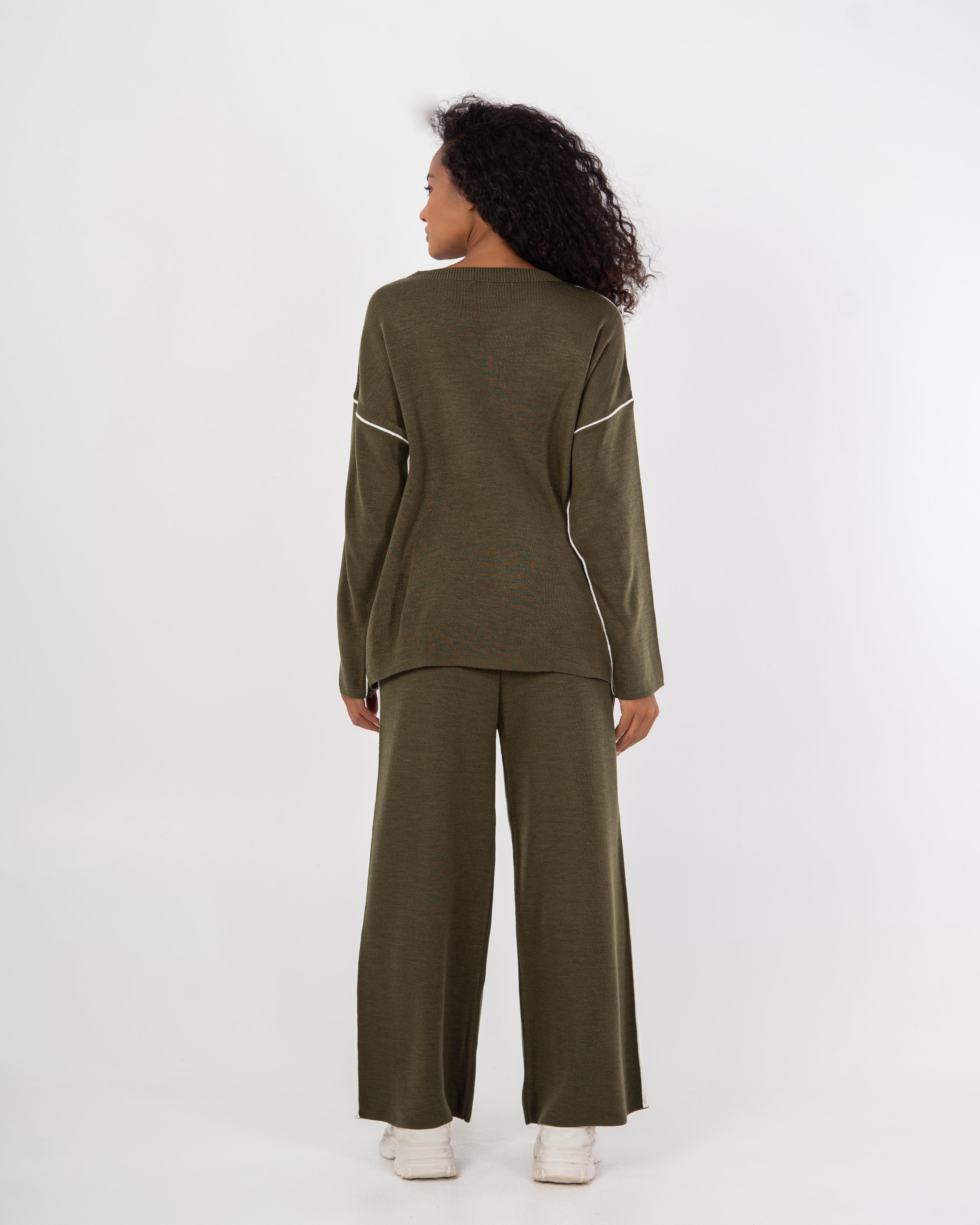 Knitwear plain suit with stitches