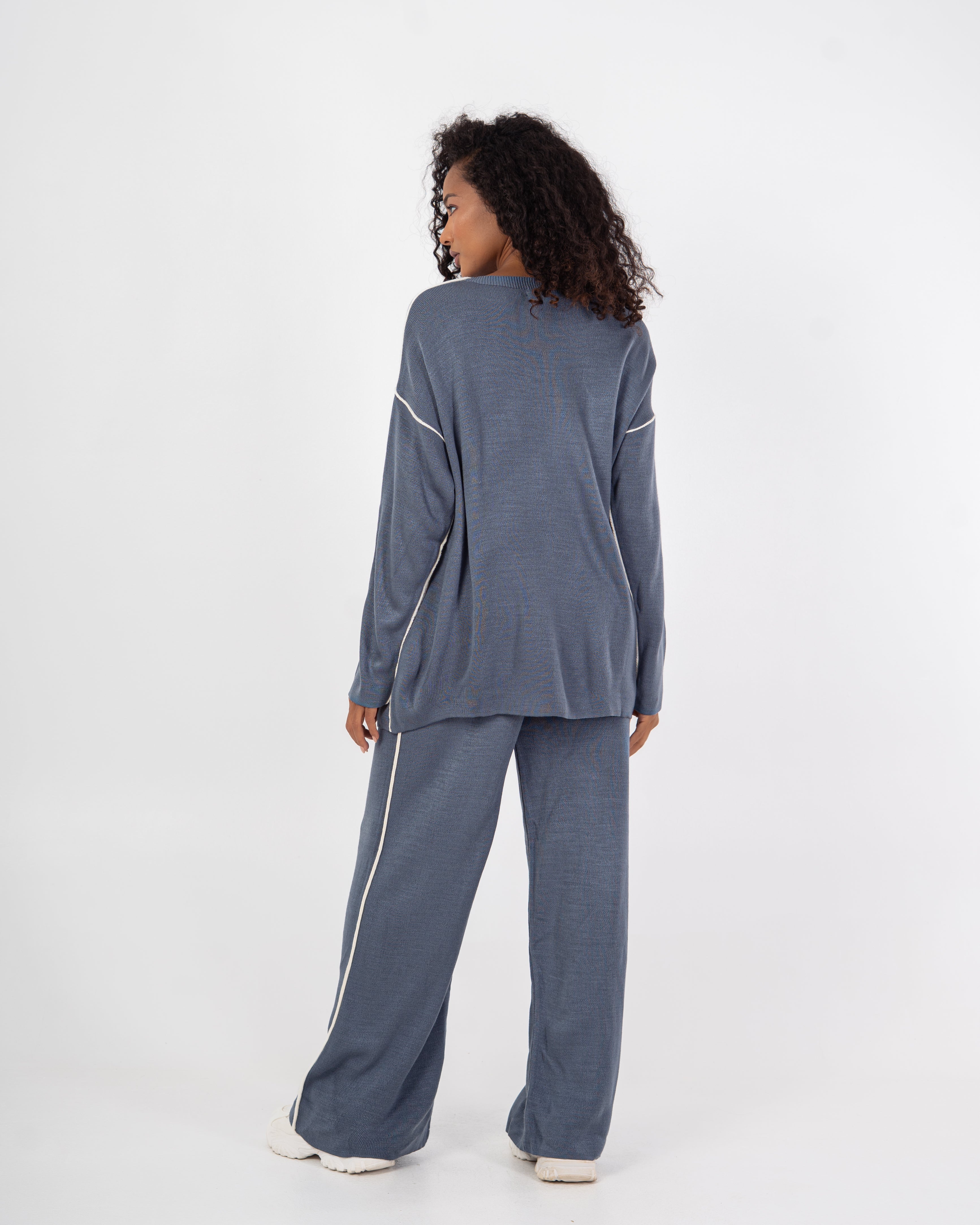 Knitwear plain suit with stitches