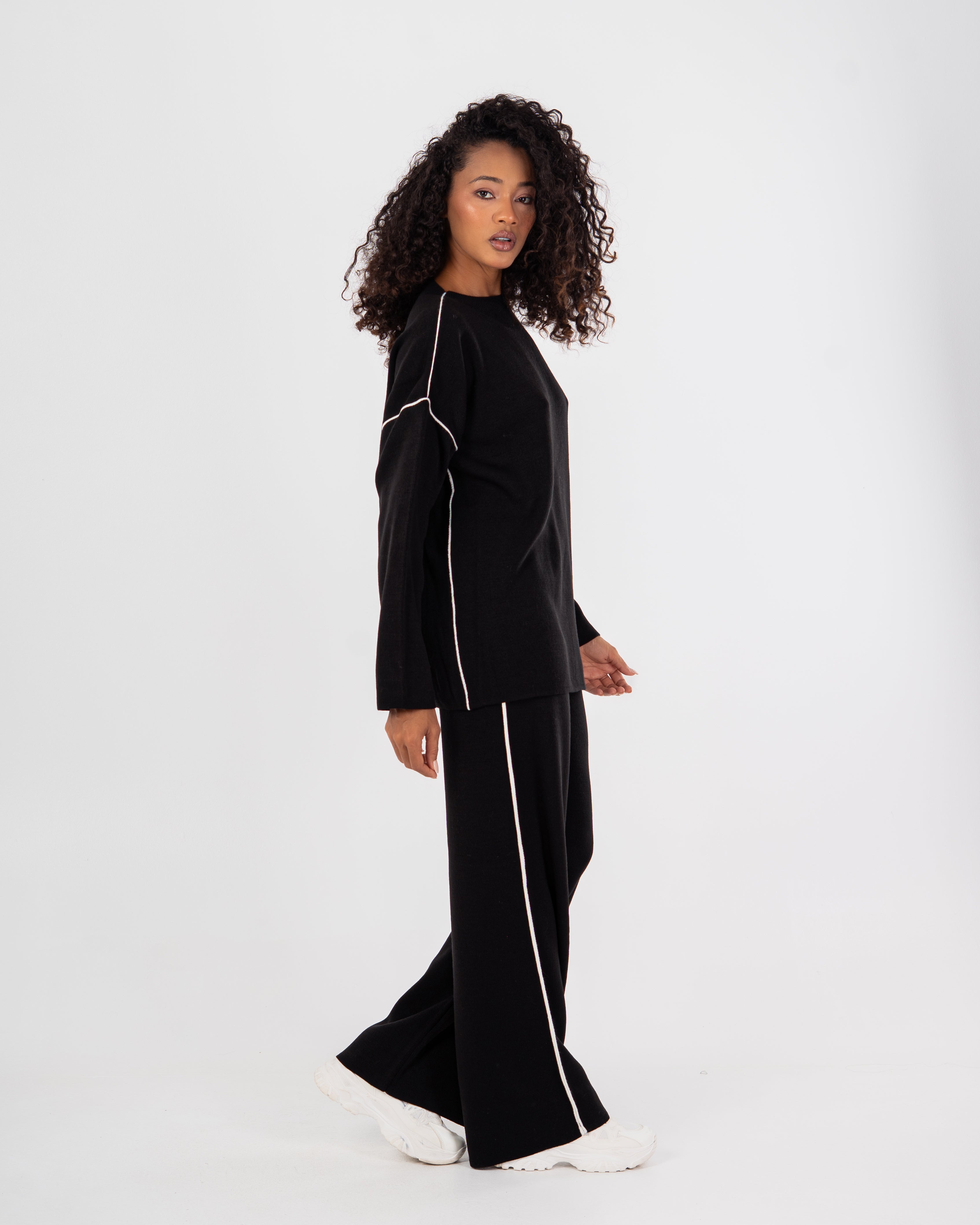 Knitwear plain suit with stitches