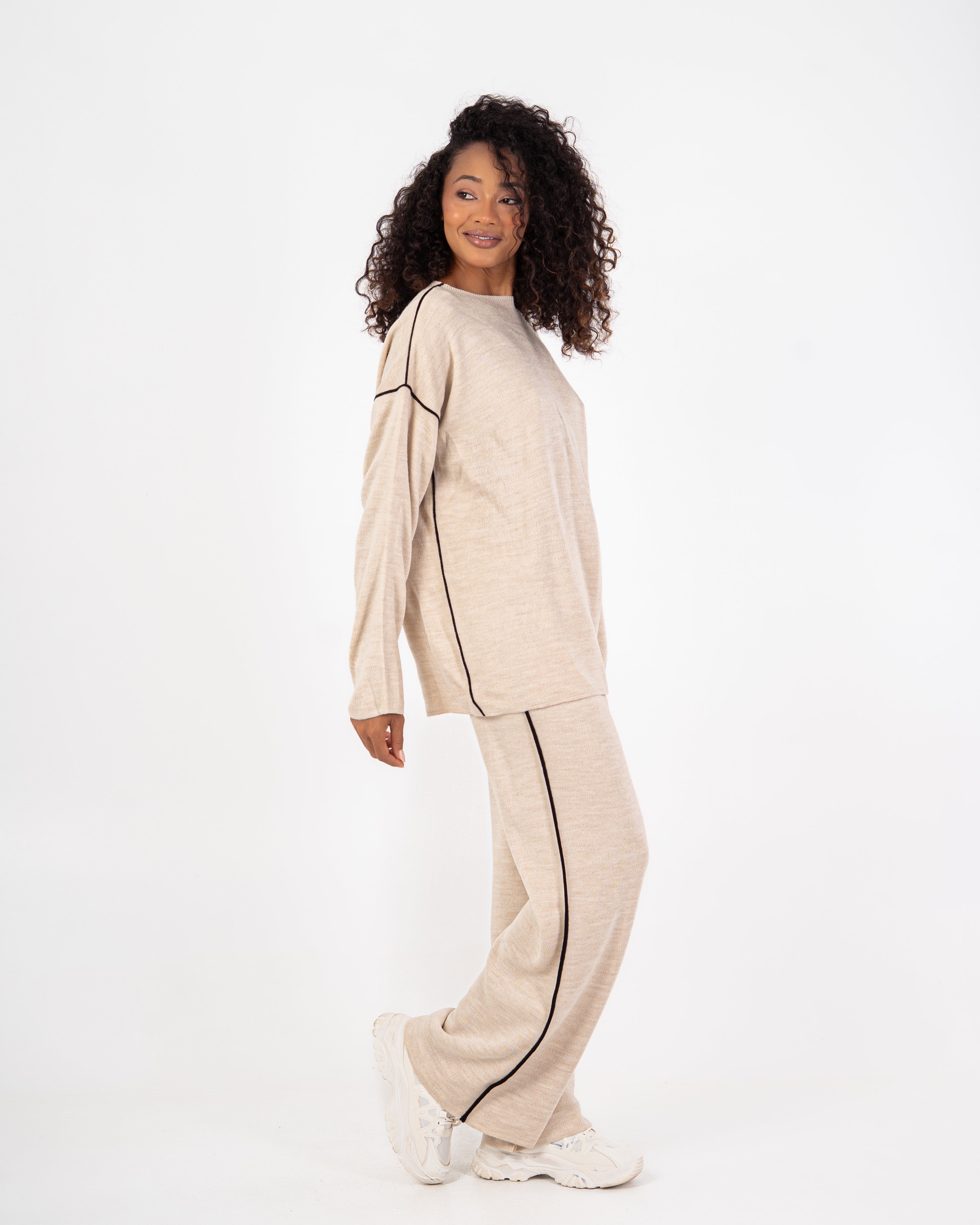 Knitwear plain suit with stitches