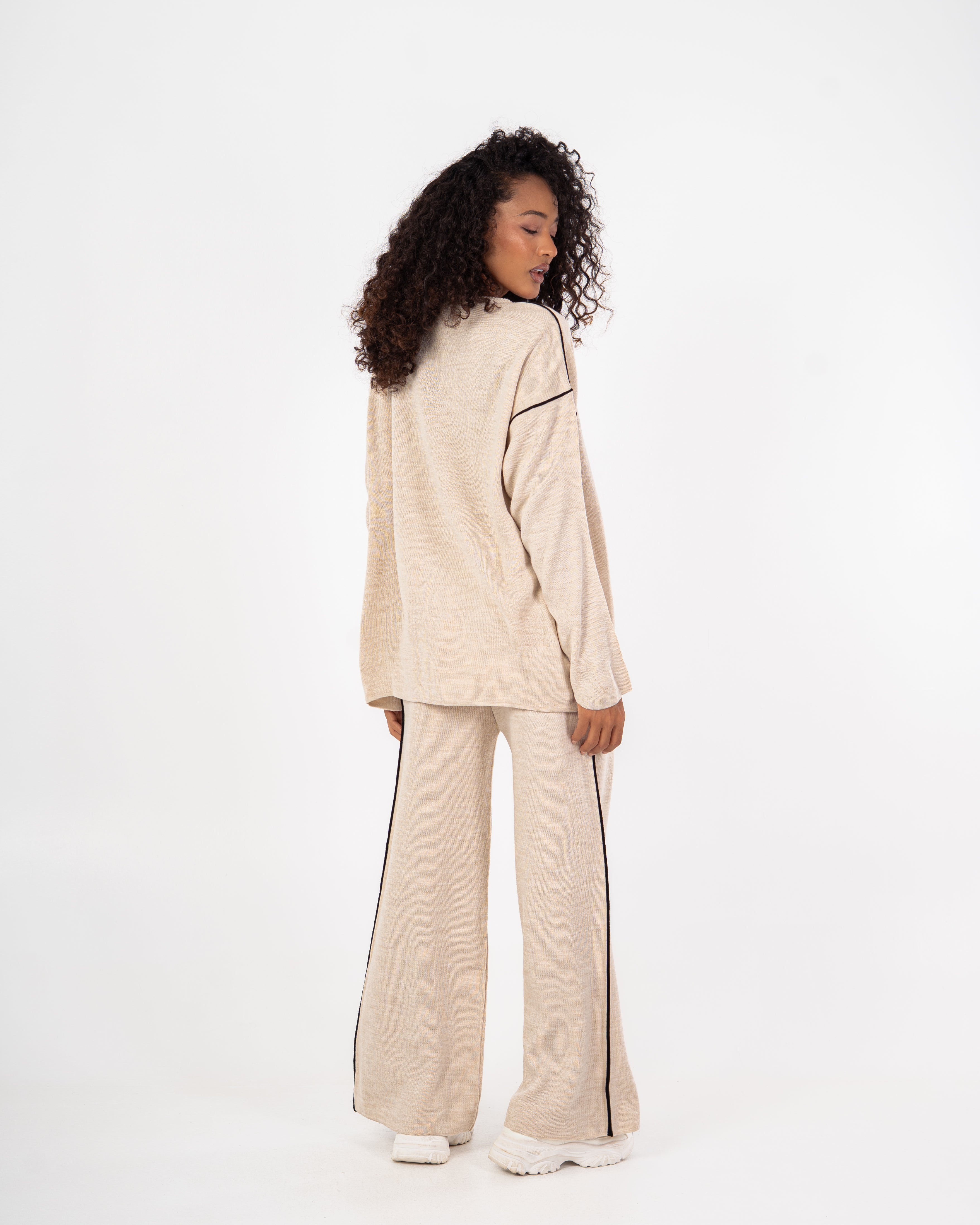 Knitwear plain suit with stitches