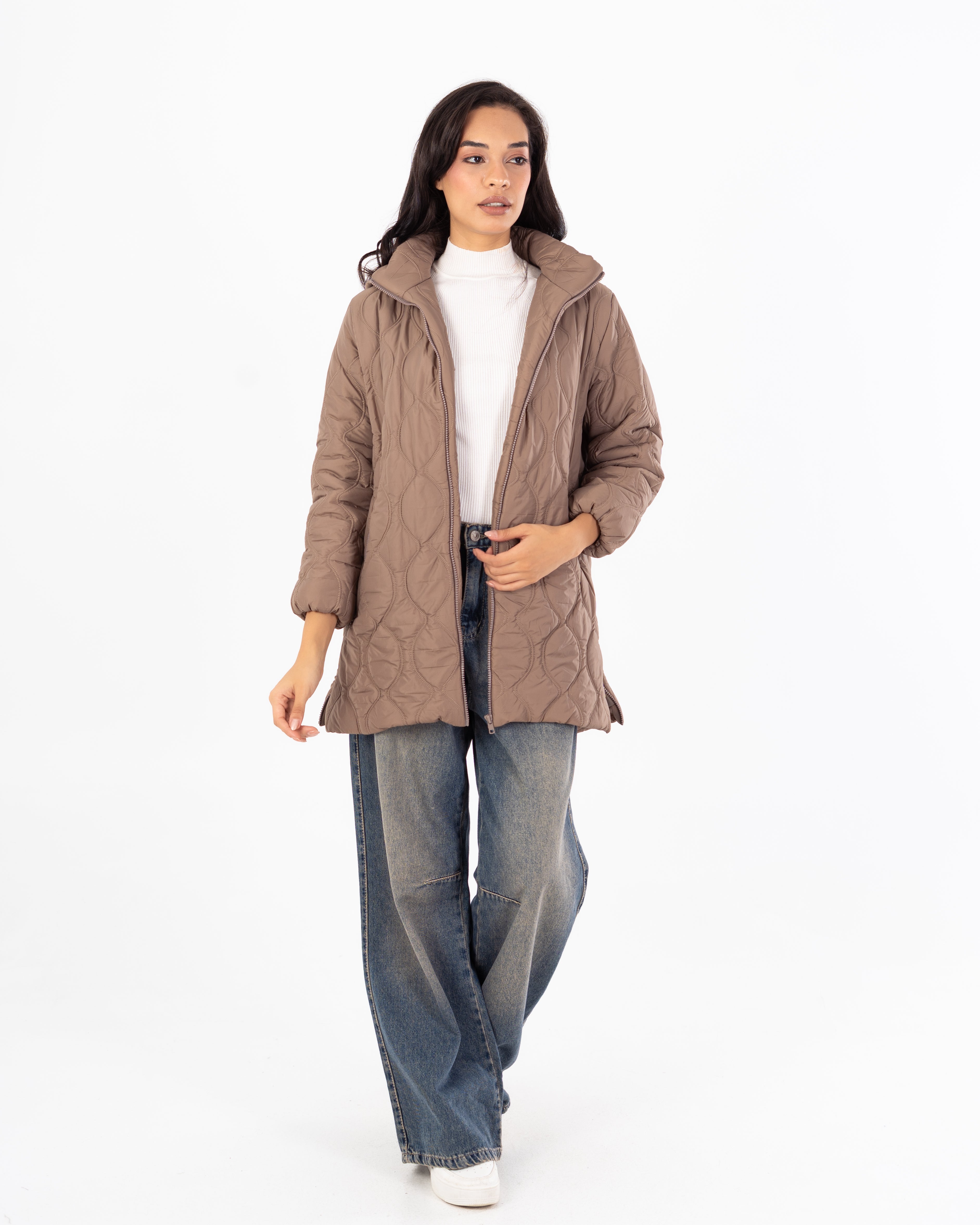 سترة مبطنة بغطاء رأس وسحاب