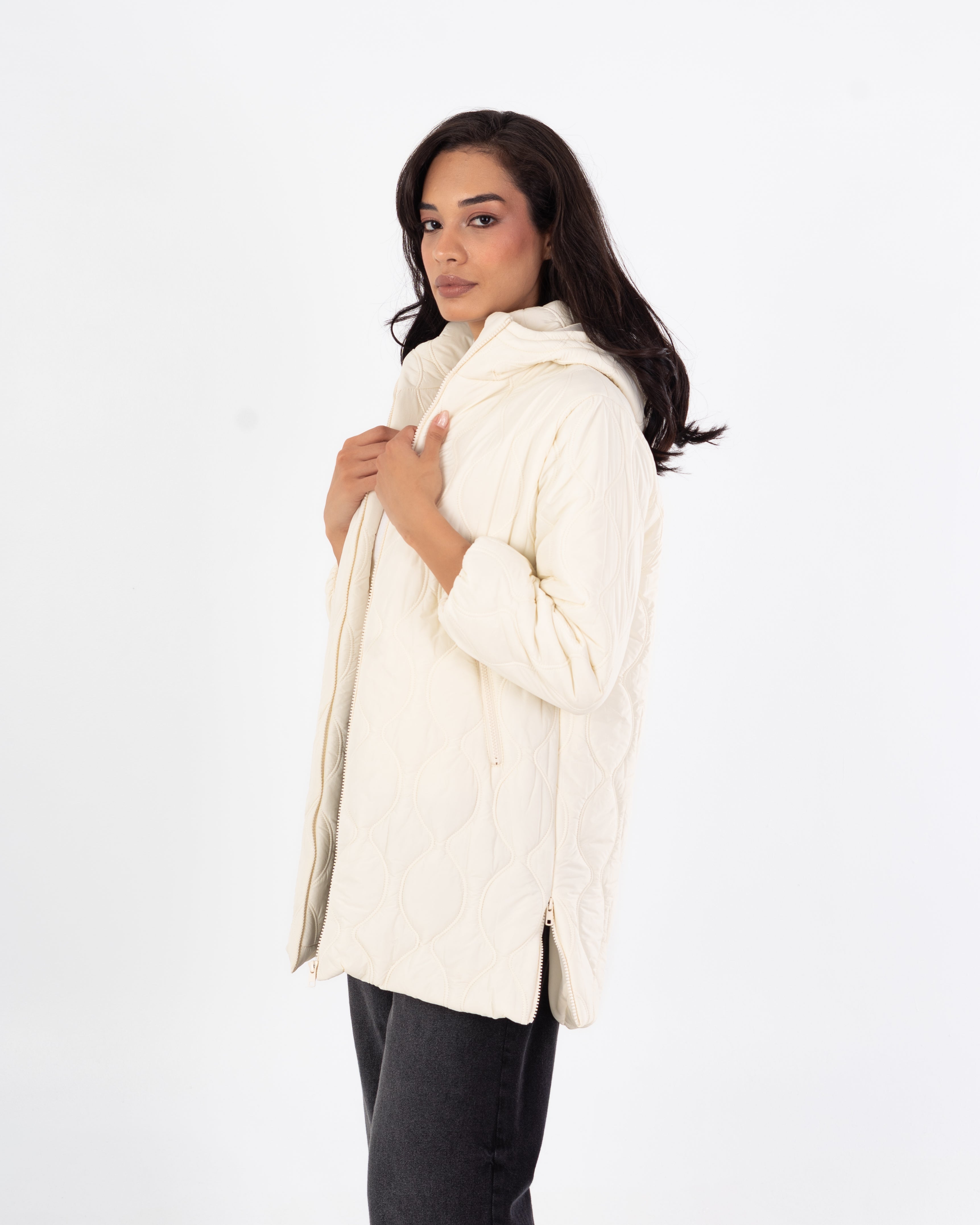 سترة مبطنة بغطاء رأس وسحاب