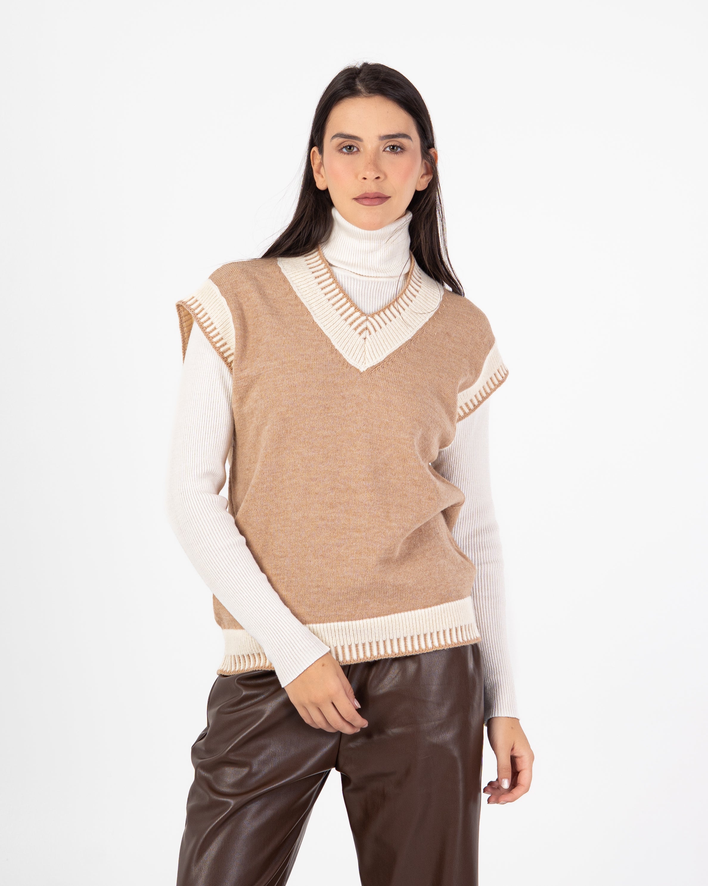 Knitwear Vest – V-Neck (Color-Trimmed)