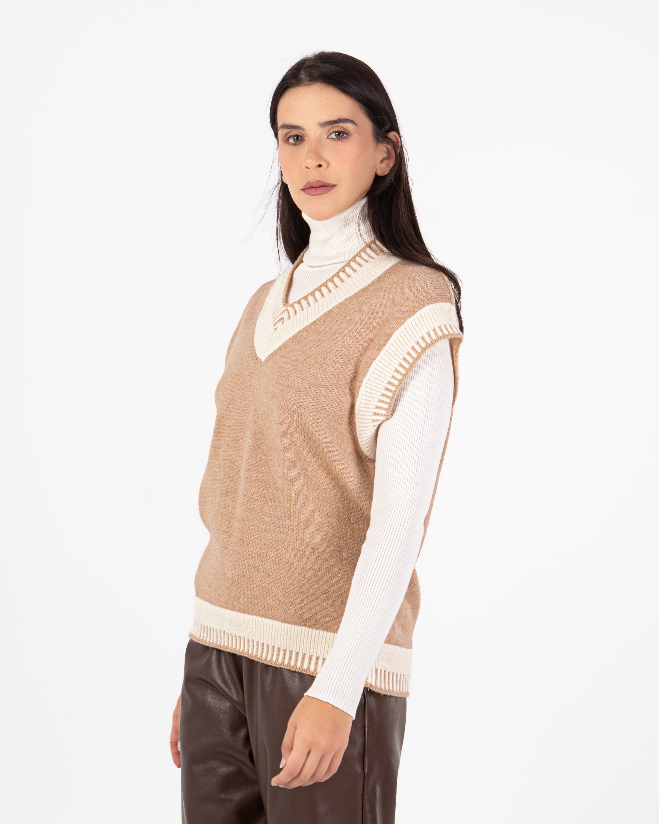 Knitwear Vest – V-Neck (Color-Trimmed)
