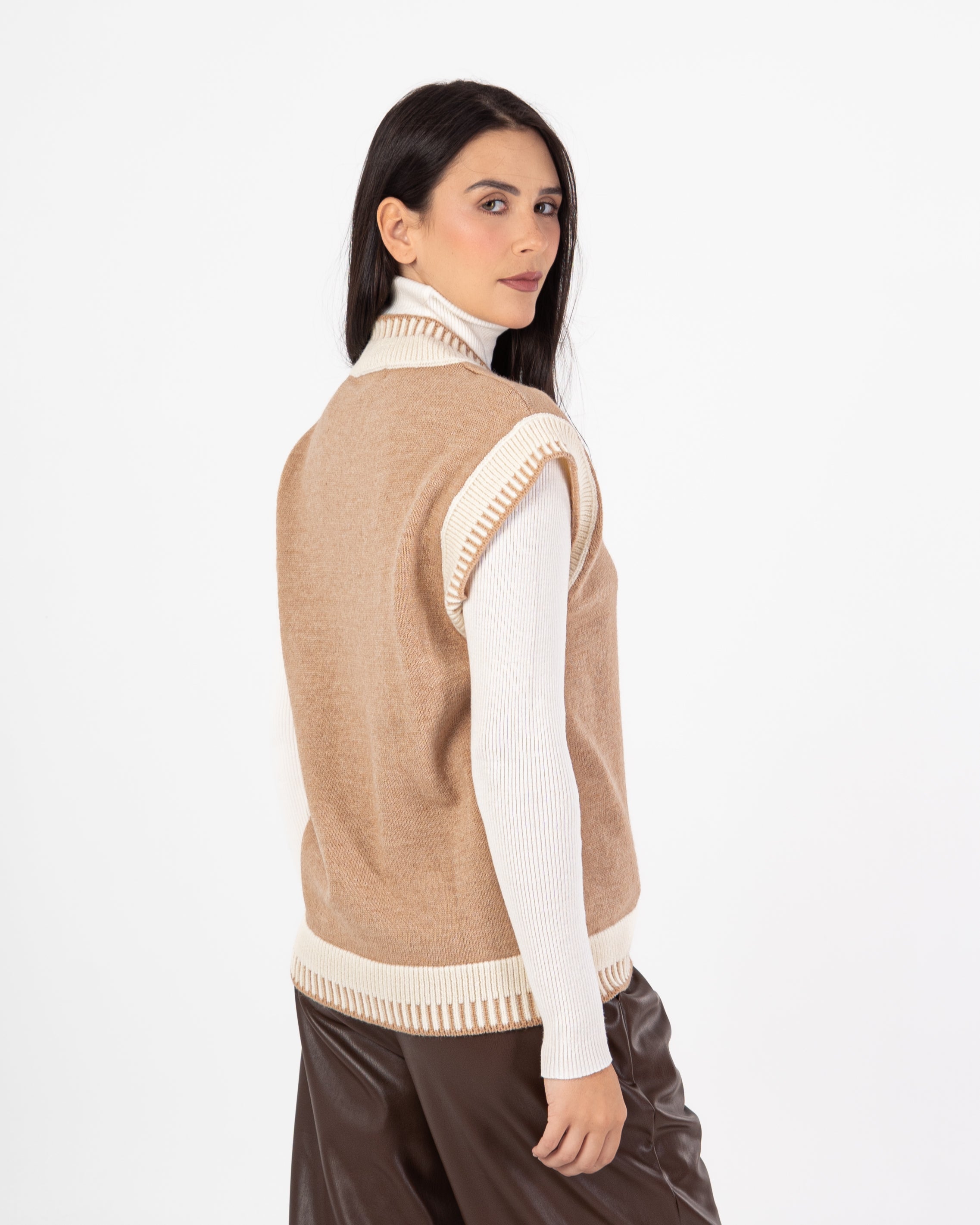 Knitwear Vest – V-Neck (Color-Trimmed)