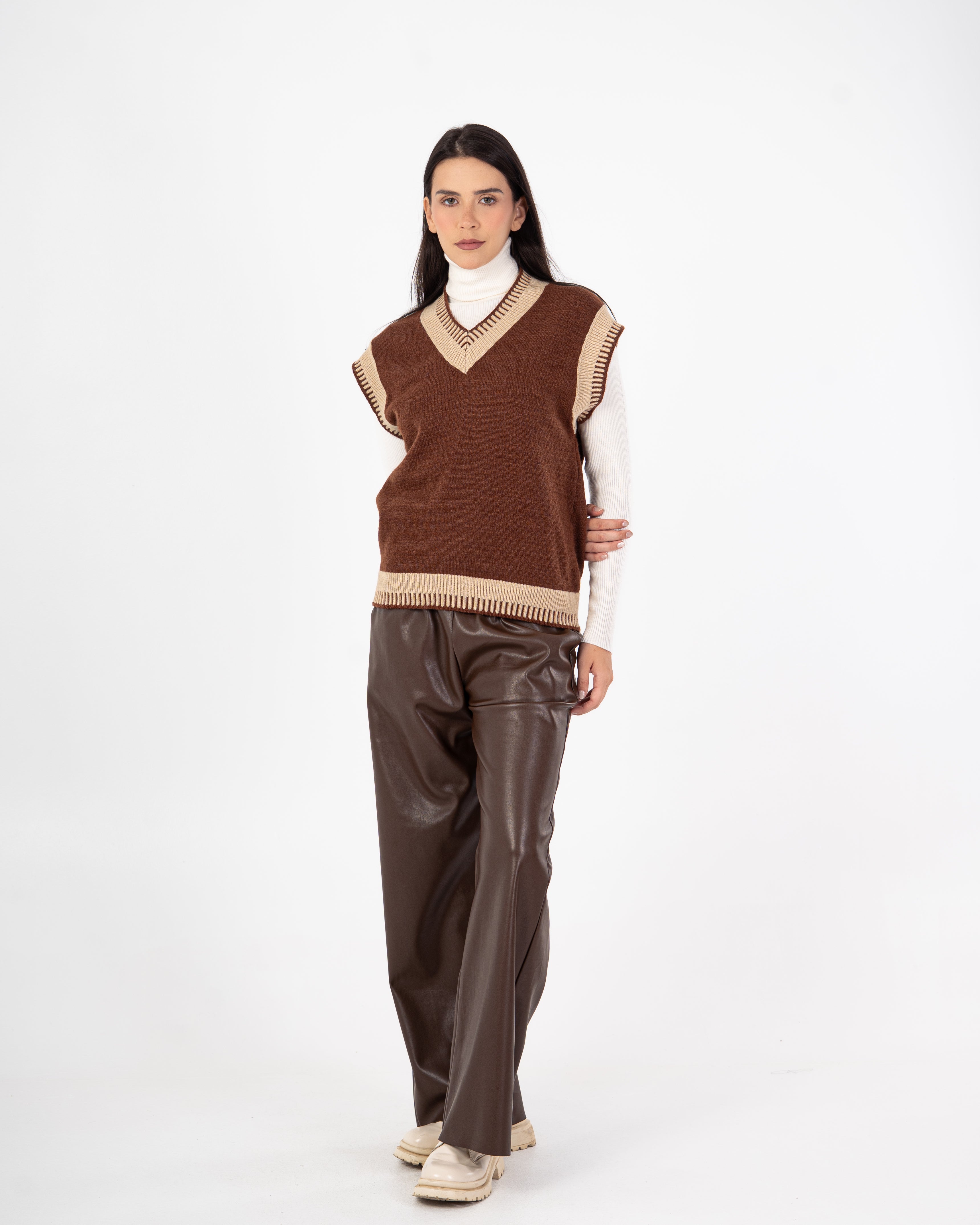 Knitwear Vest – V-Neck (Color-Trimmed)