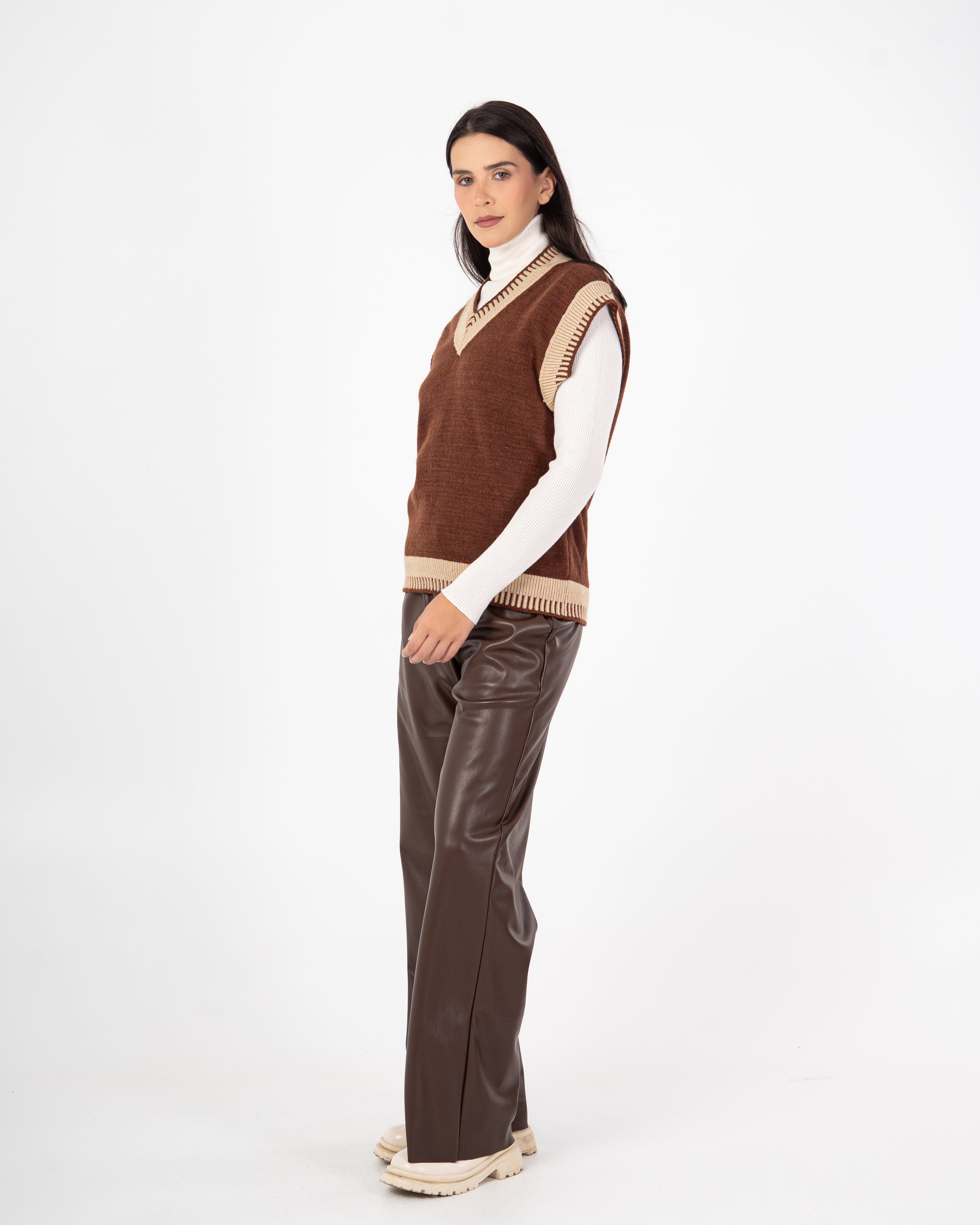 Knitwear Vest – V-Neck (Color-Trimmed)