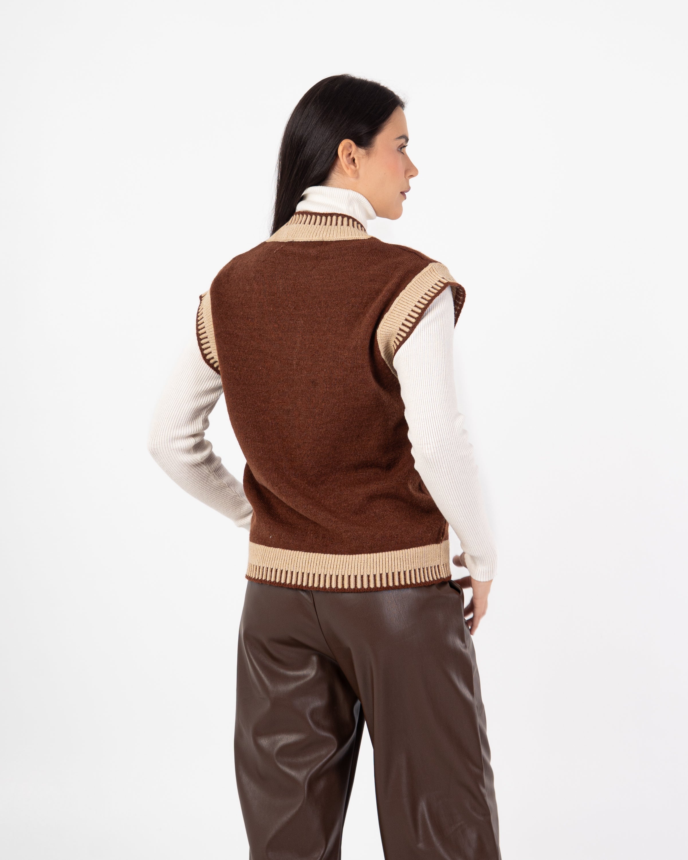 Knitwear Vest – V-Neck (Color-Trimmed)