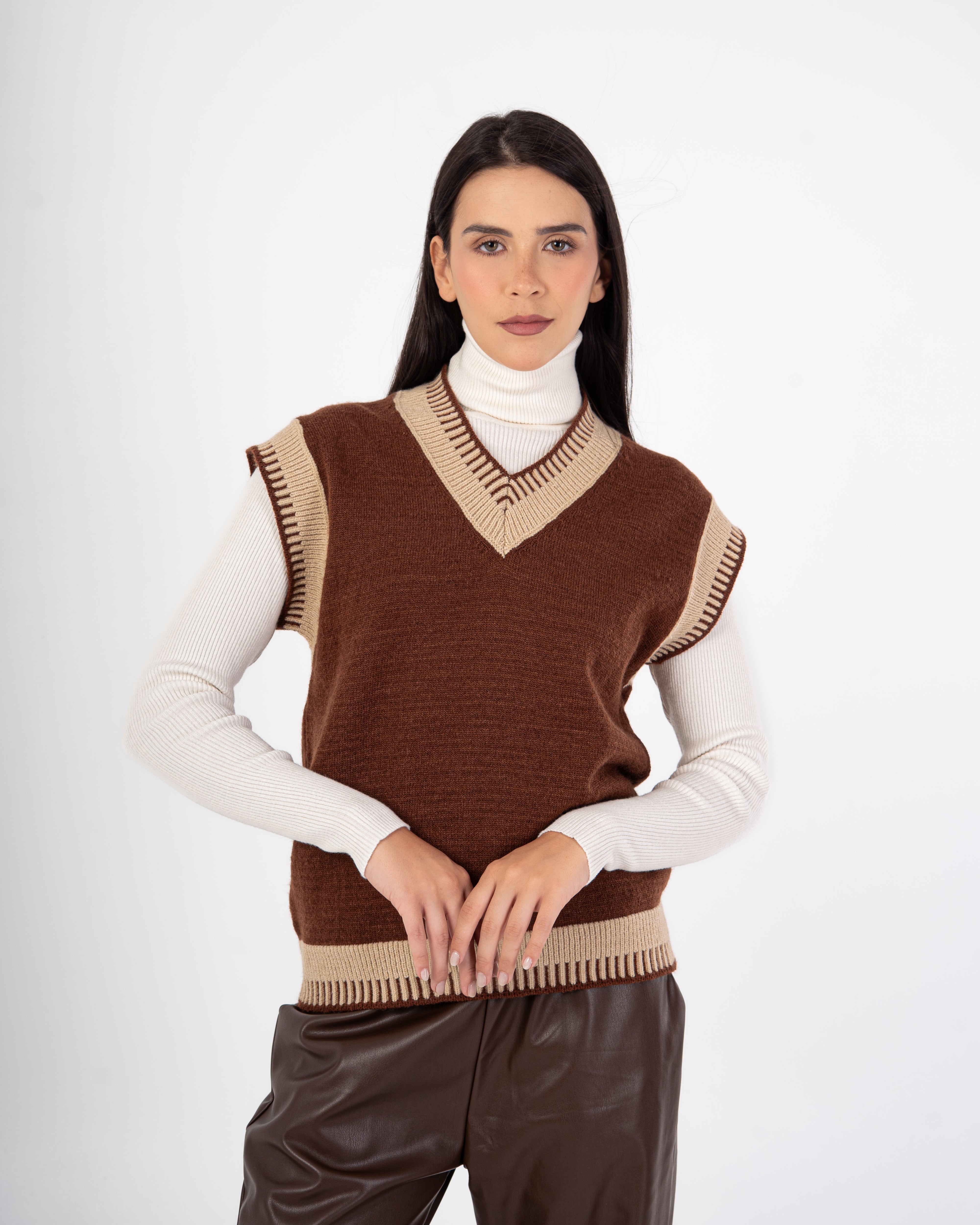 Knitwear Vest – V-Neck (Color-Trimmed)