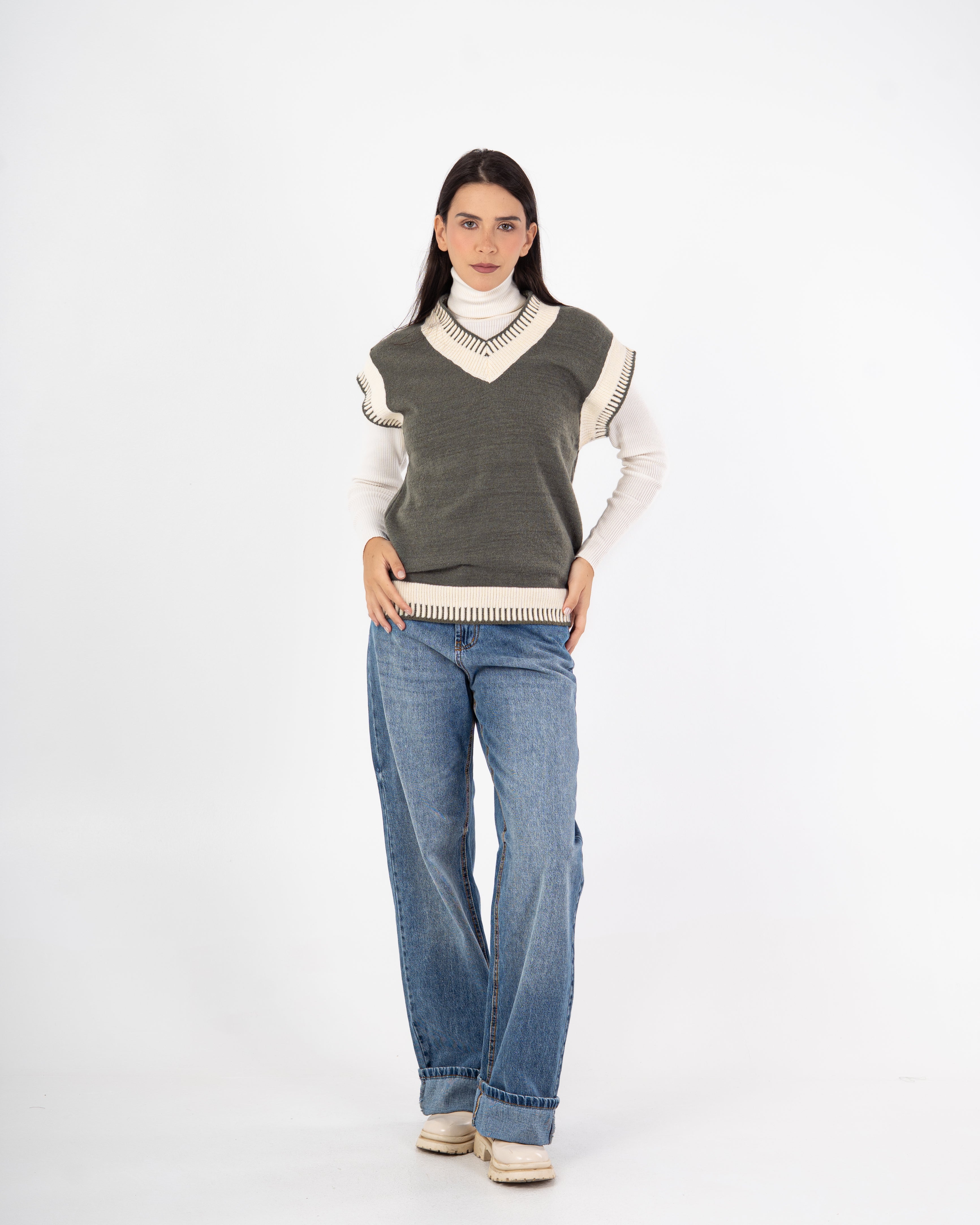 Knitwear Vest – V-Neck (Color-Trimmed)