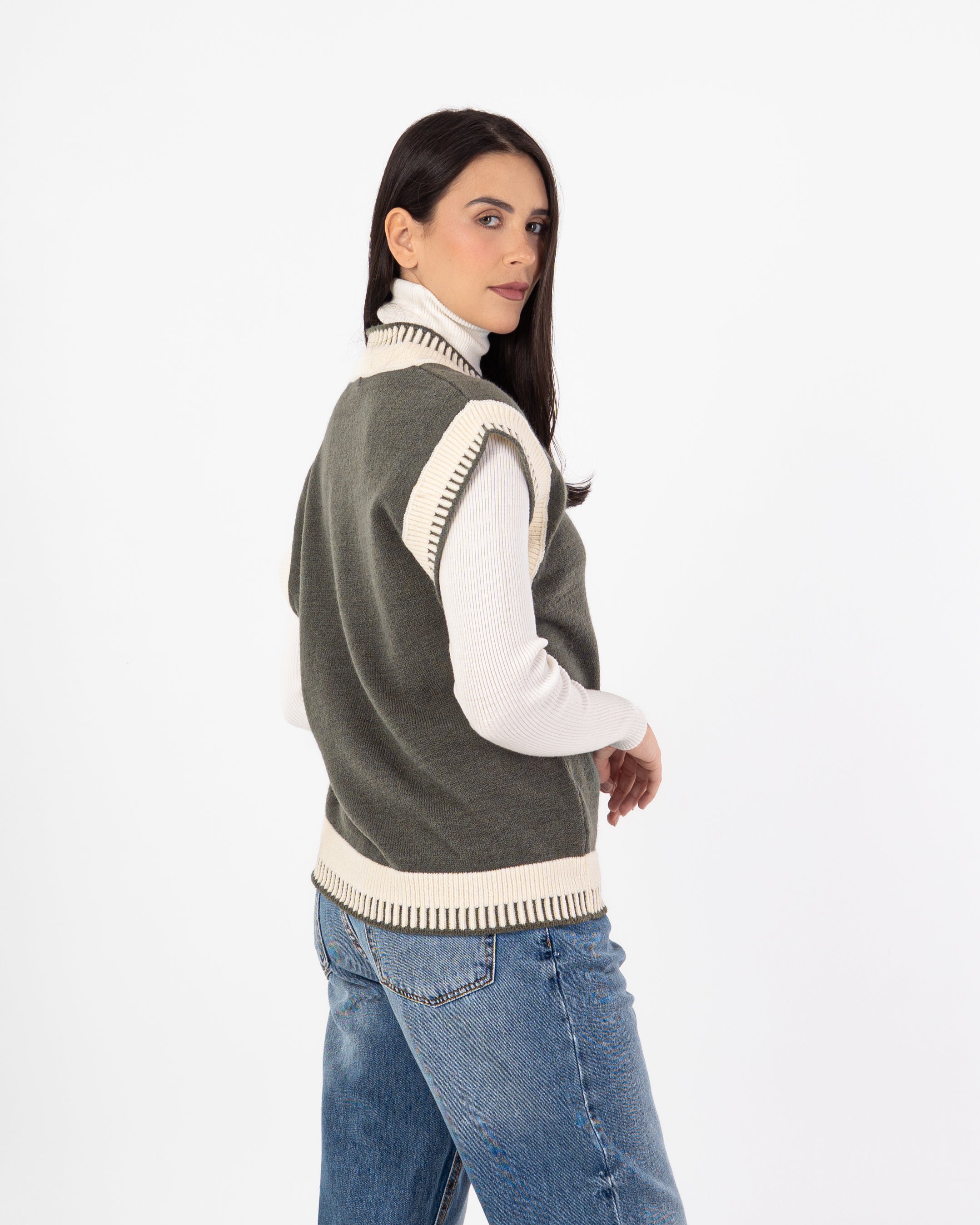 Knitwear Vest – V-Neck (Color-Trimmed)