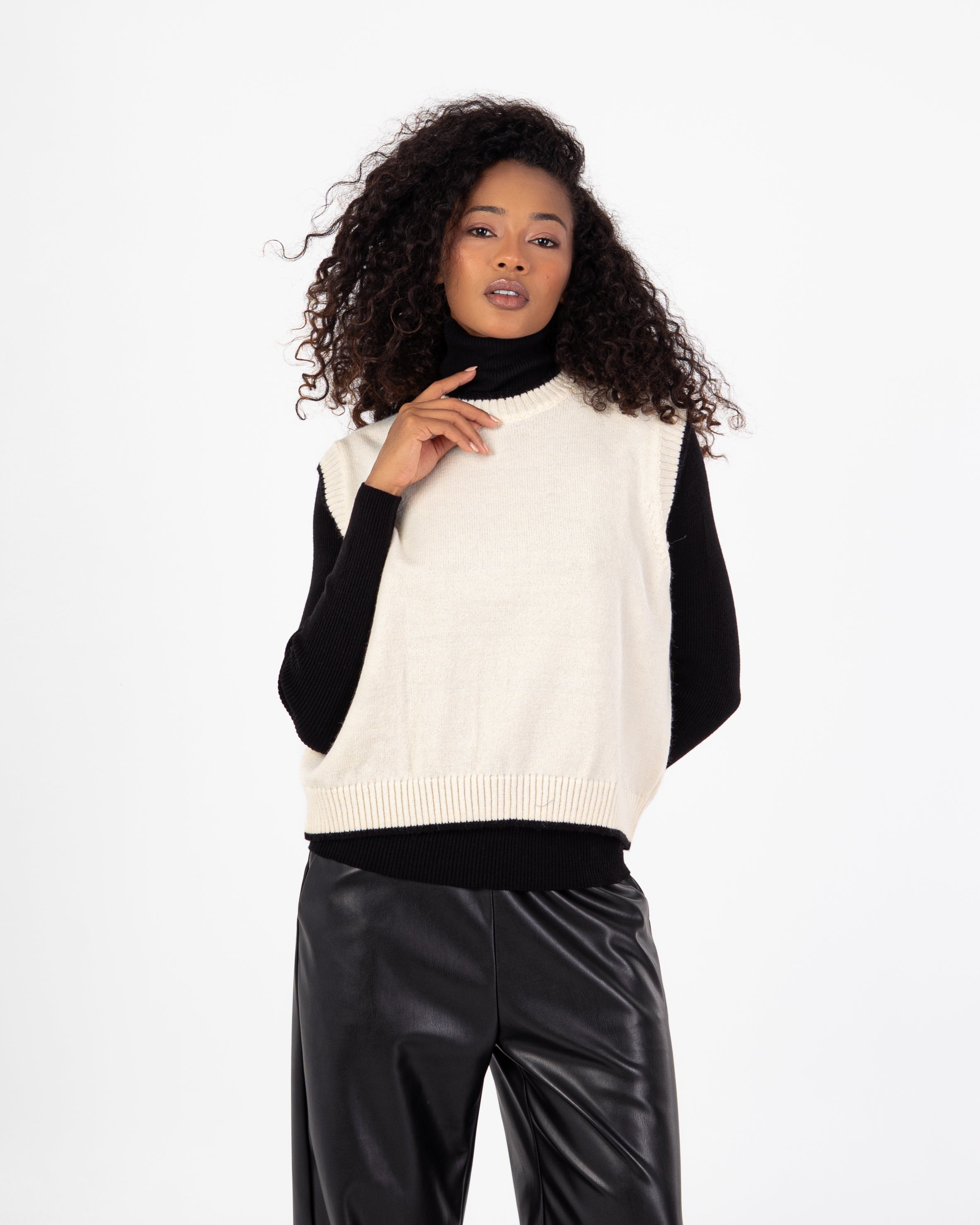 Knitwear Vest – Plain With Color Stripe