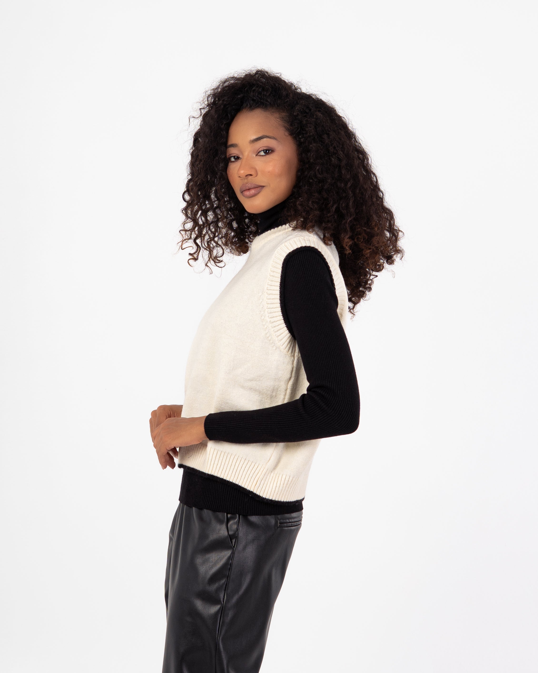 Knitwear Vest – Plain With Color Stripe