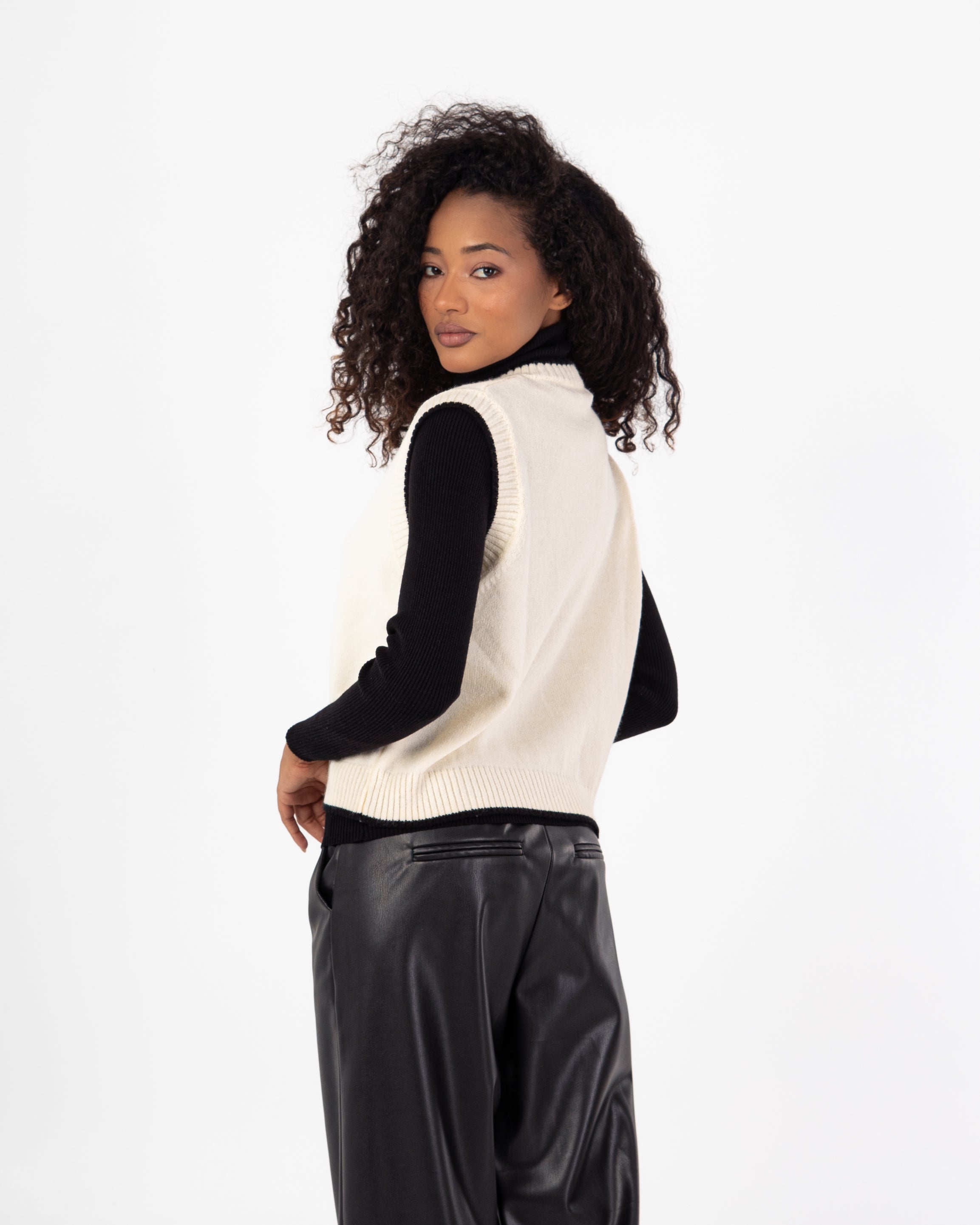 Knitwear Vest – Plain With Color Stripe