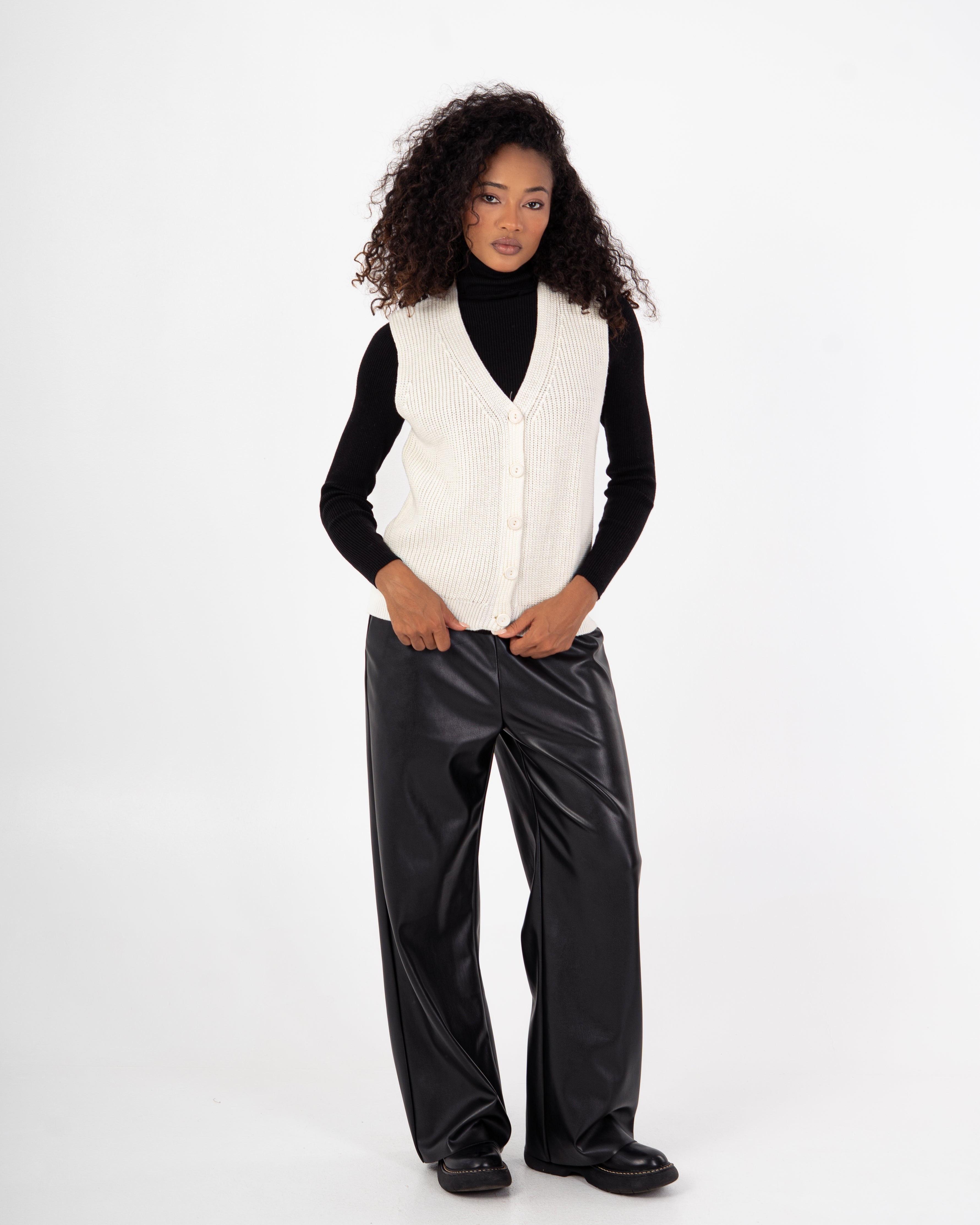 Knitwear Vest – Buttons (Wide Neck)