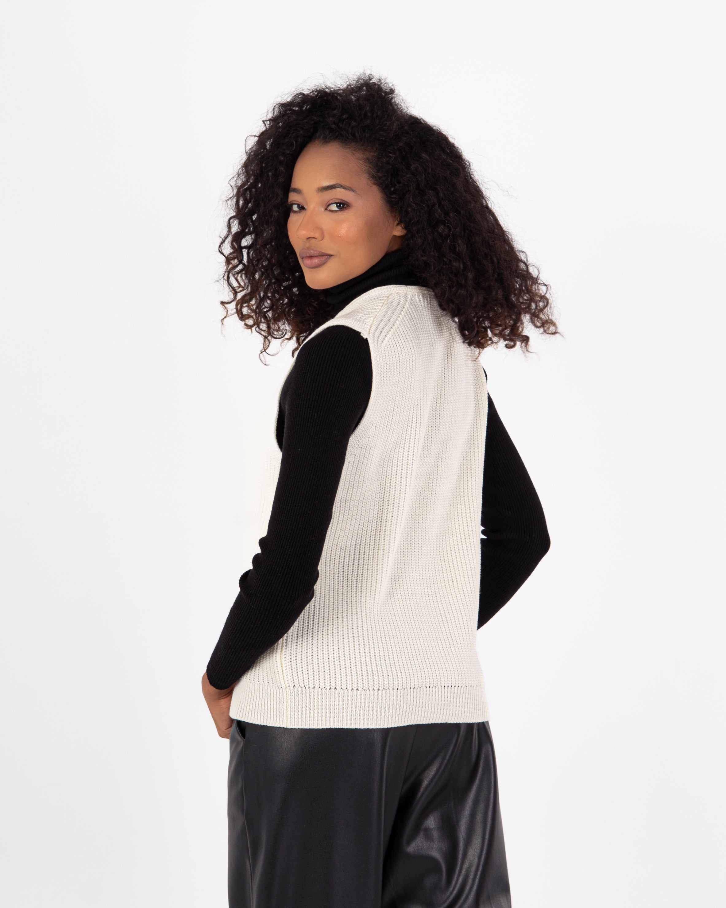 Knitwear Vest – Buttons (Wide Neck)