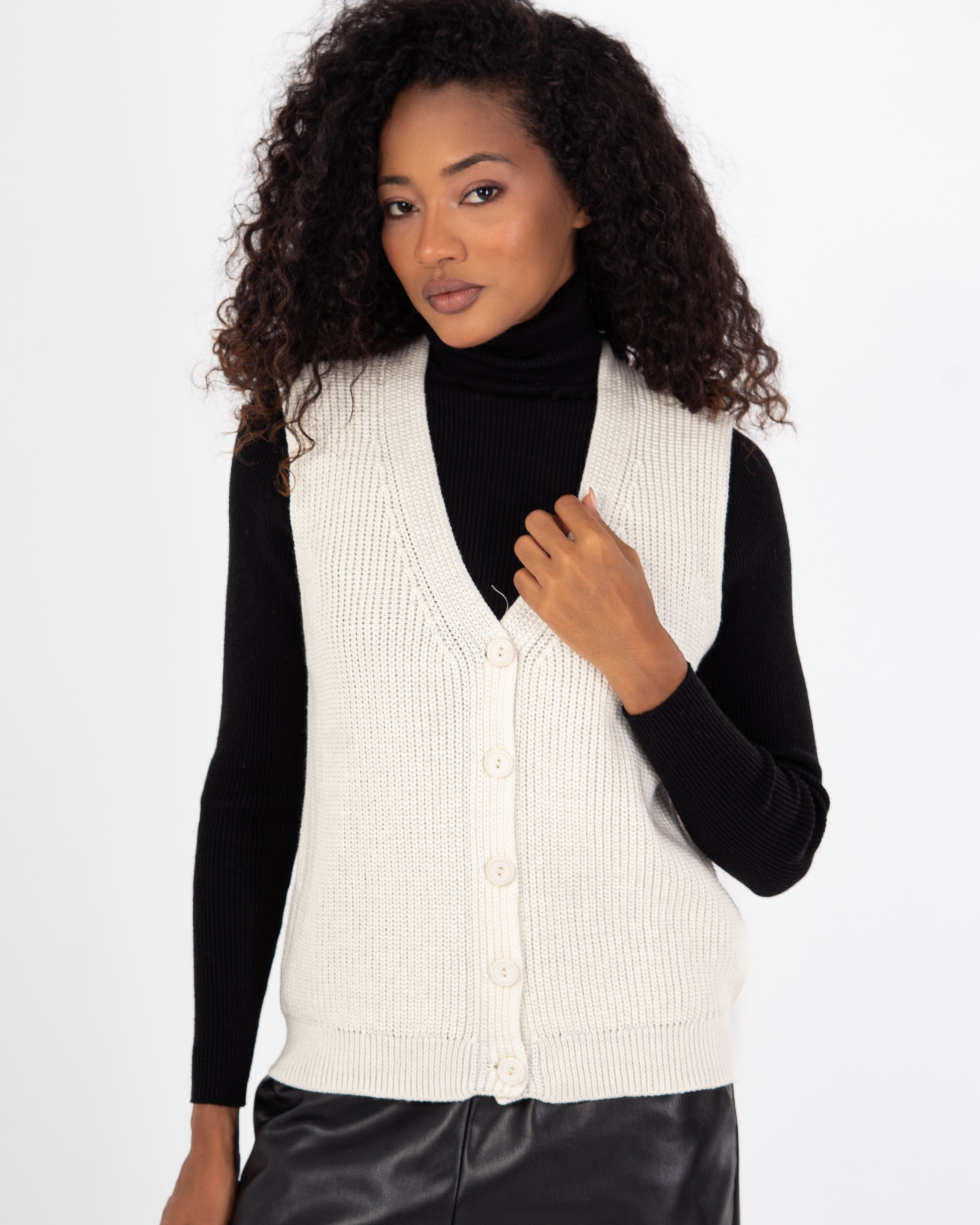 Knitwear Vest – Buttons (Wide Neck)