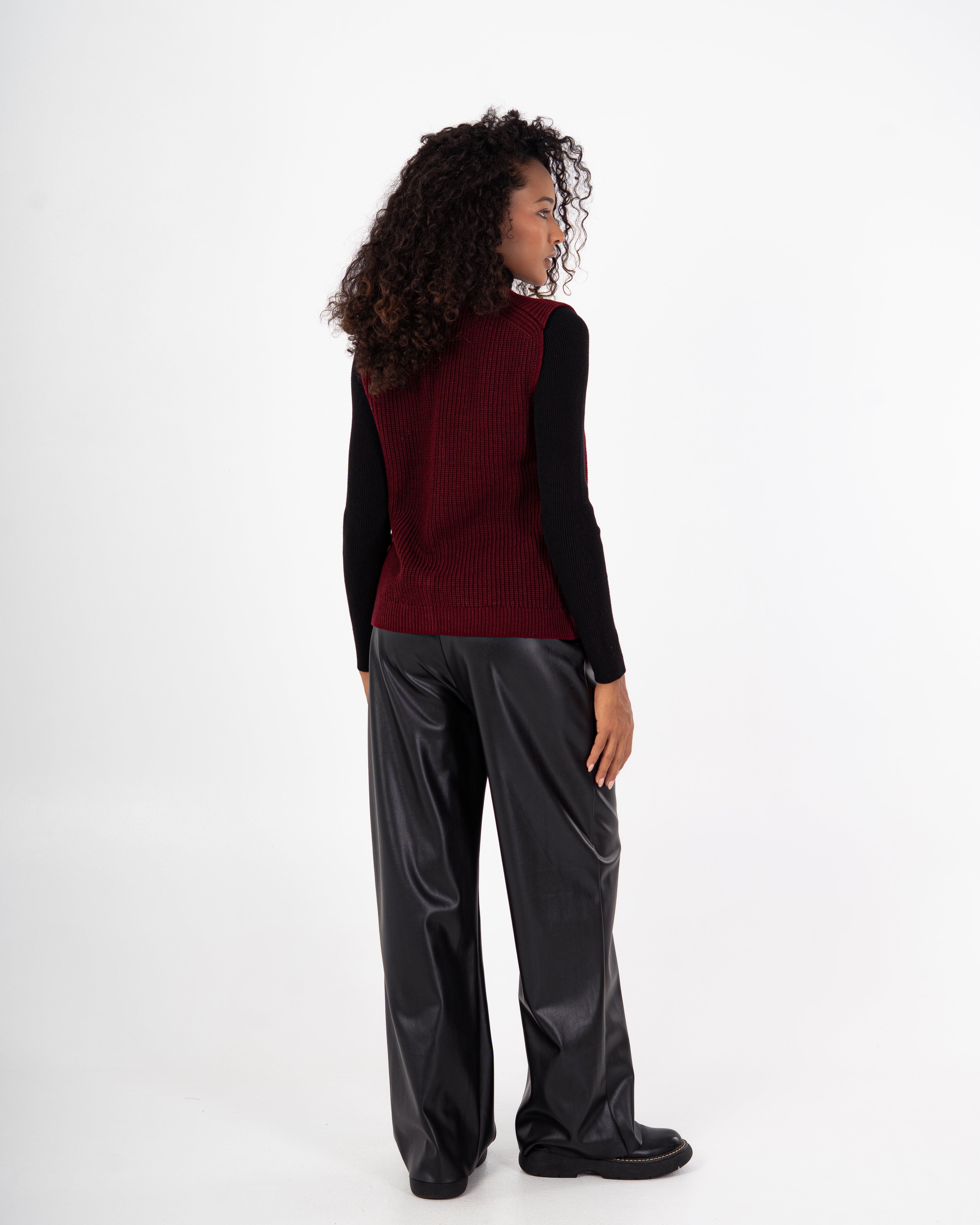 Knitwear Vest – Buttons (Wide Neck)