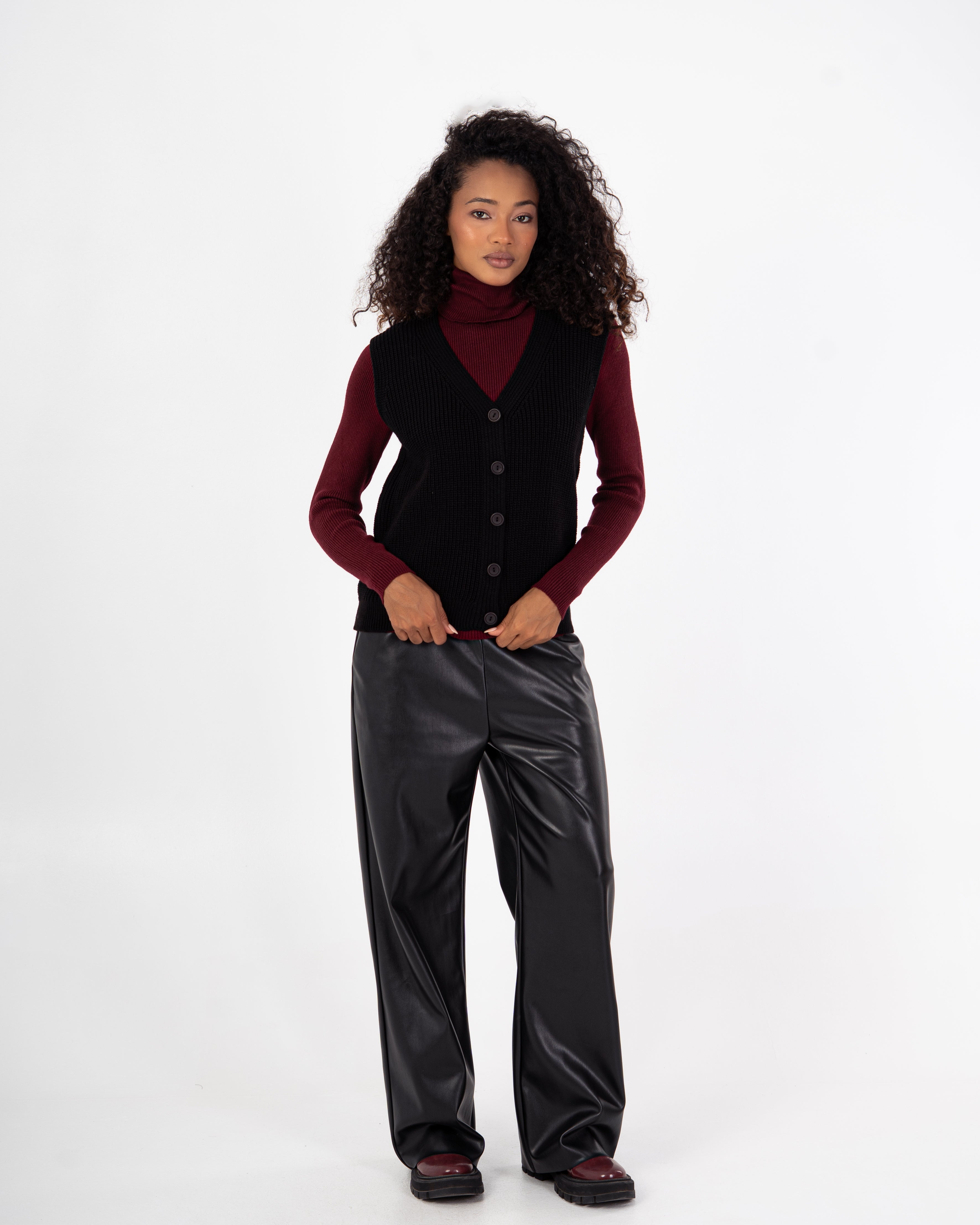 Knitwear Vest – Buttons (Wide Neck)