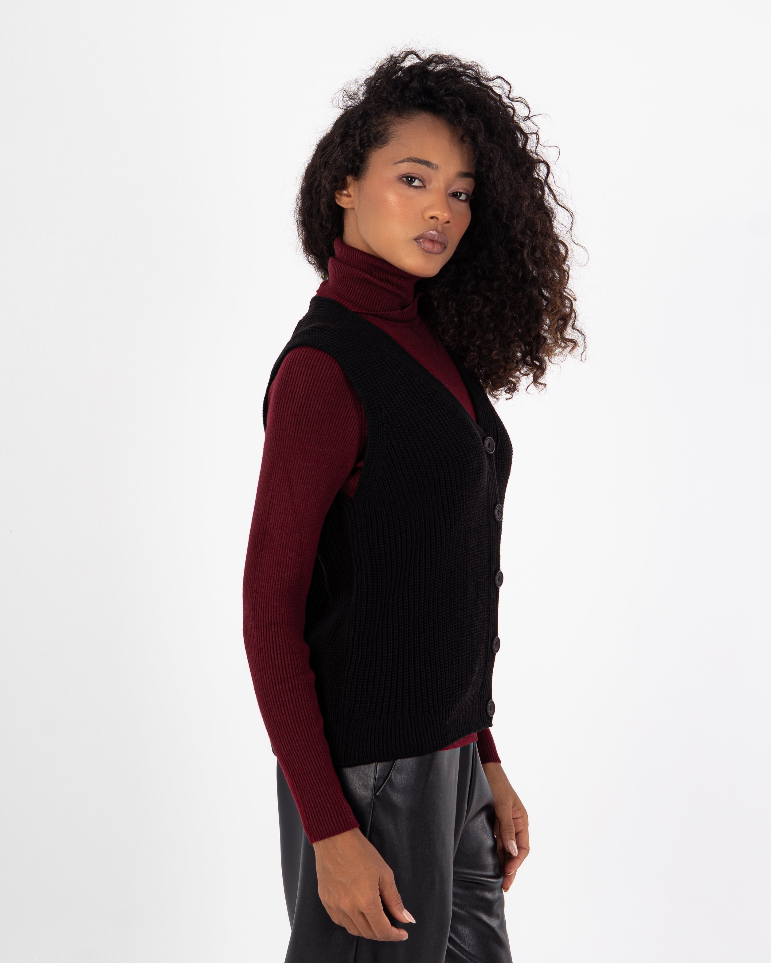 Knitwear Vest – Buttons (Wide Neck)
