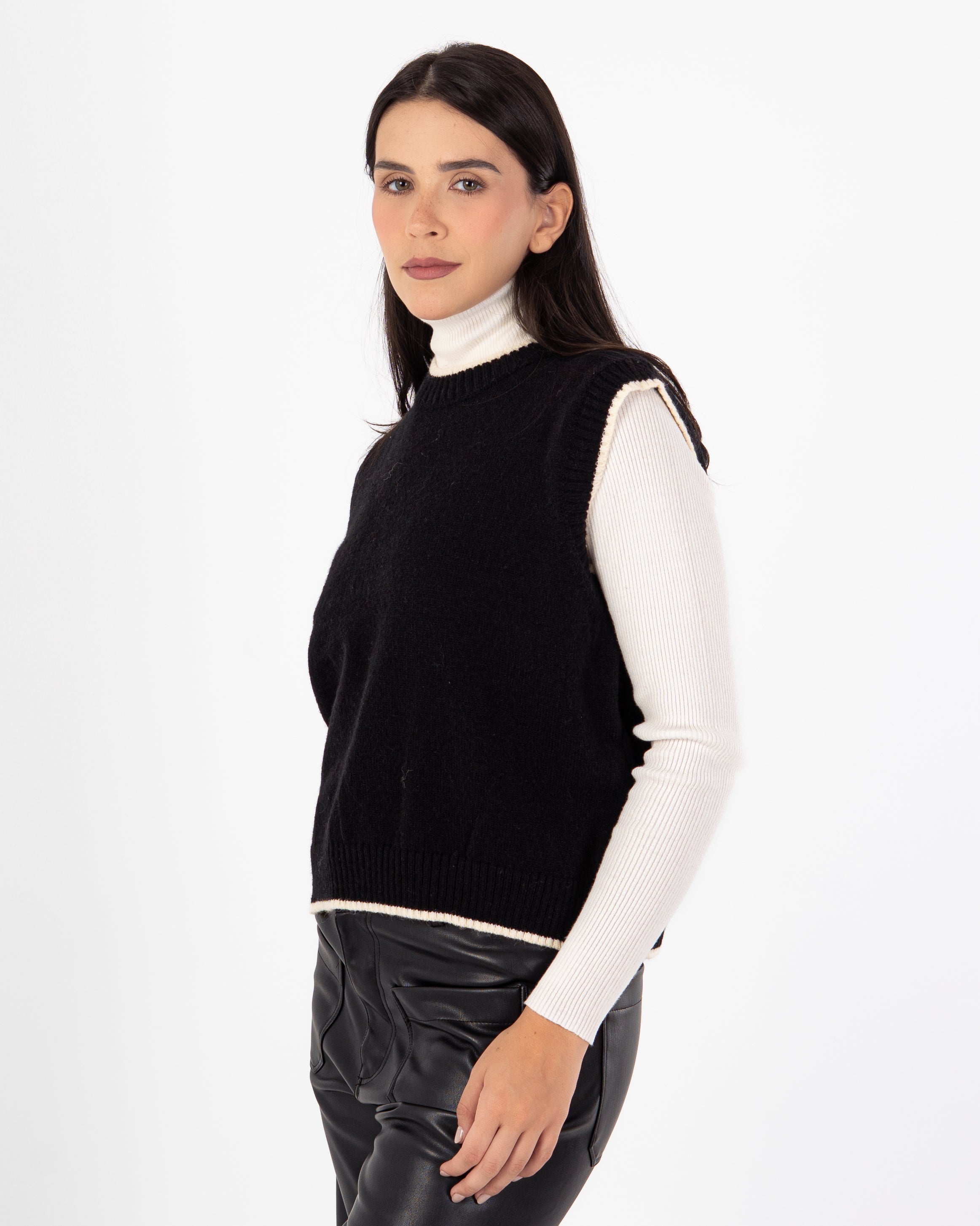 Knitwear Vest – Plain With Color Stripe