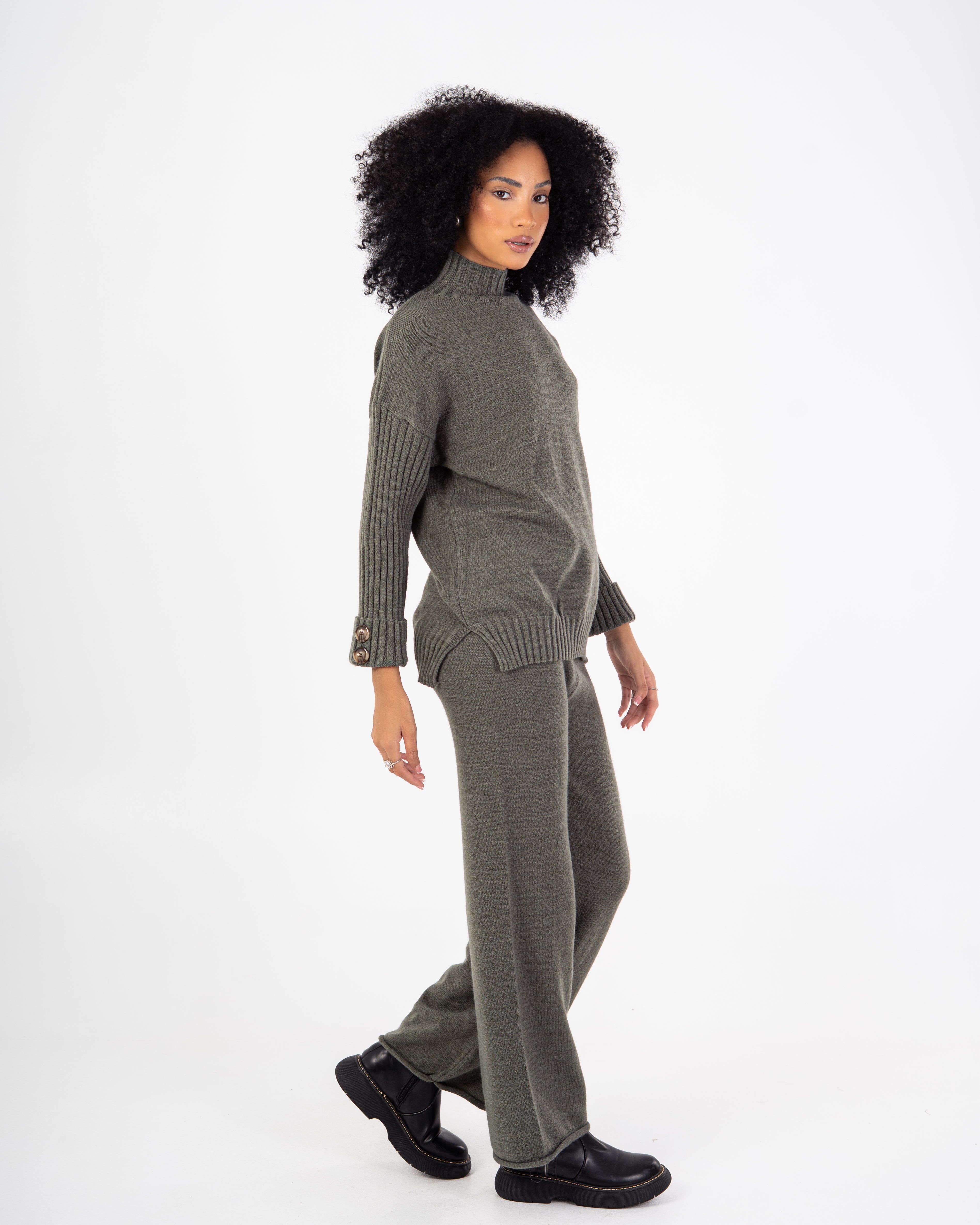 Knitwear Suit – Plain With Folded Sleeves (With Buttons)