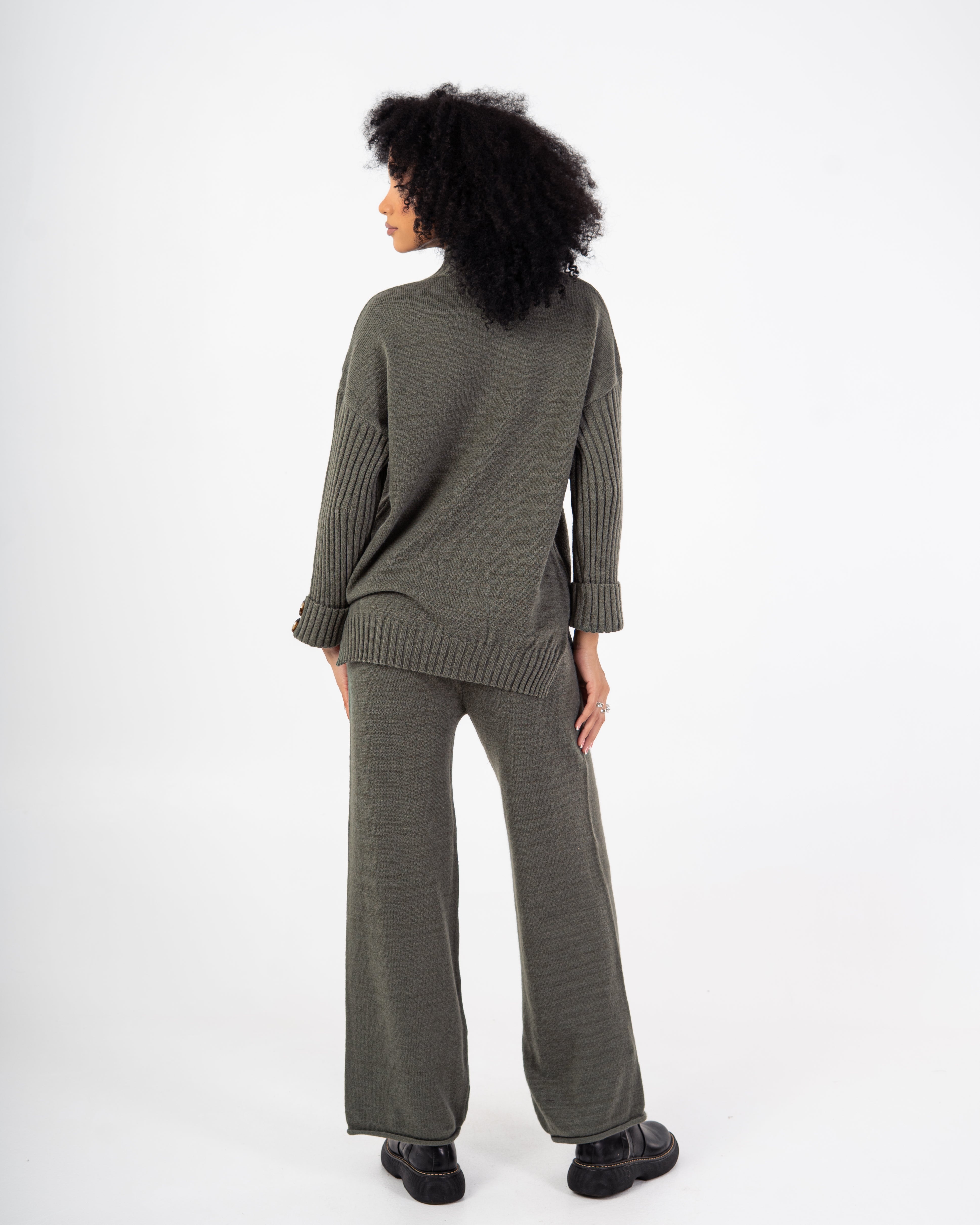 Knitwear Suit – Plain With Folded Sleeves (With Buttons)