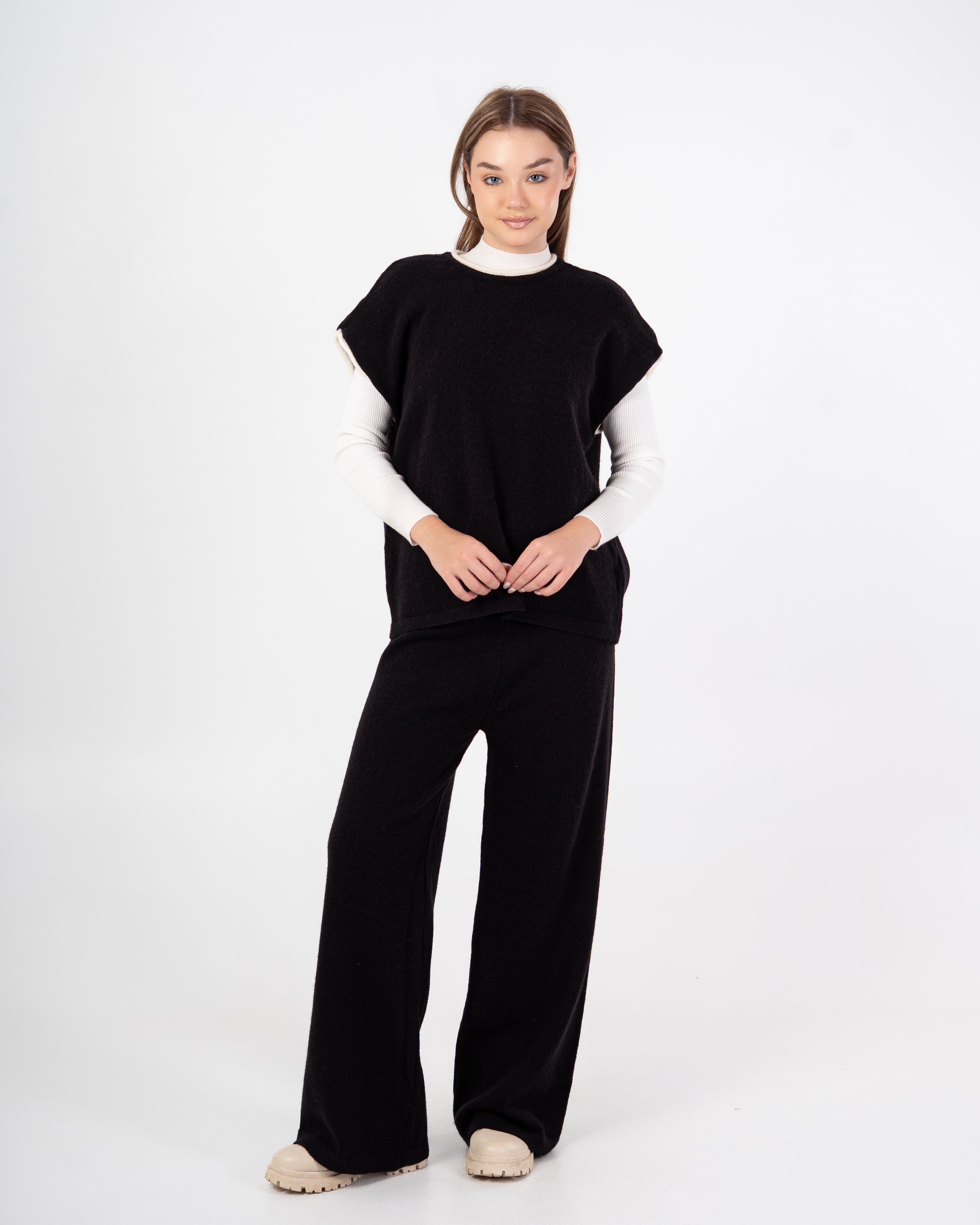 Knitwear Suit – Plain (Cut Sleeves)