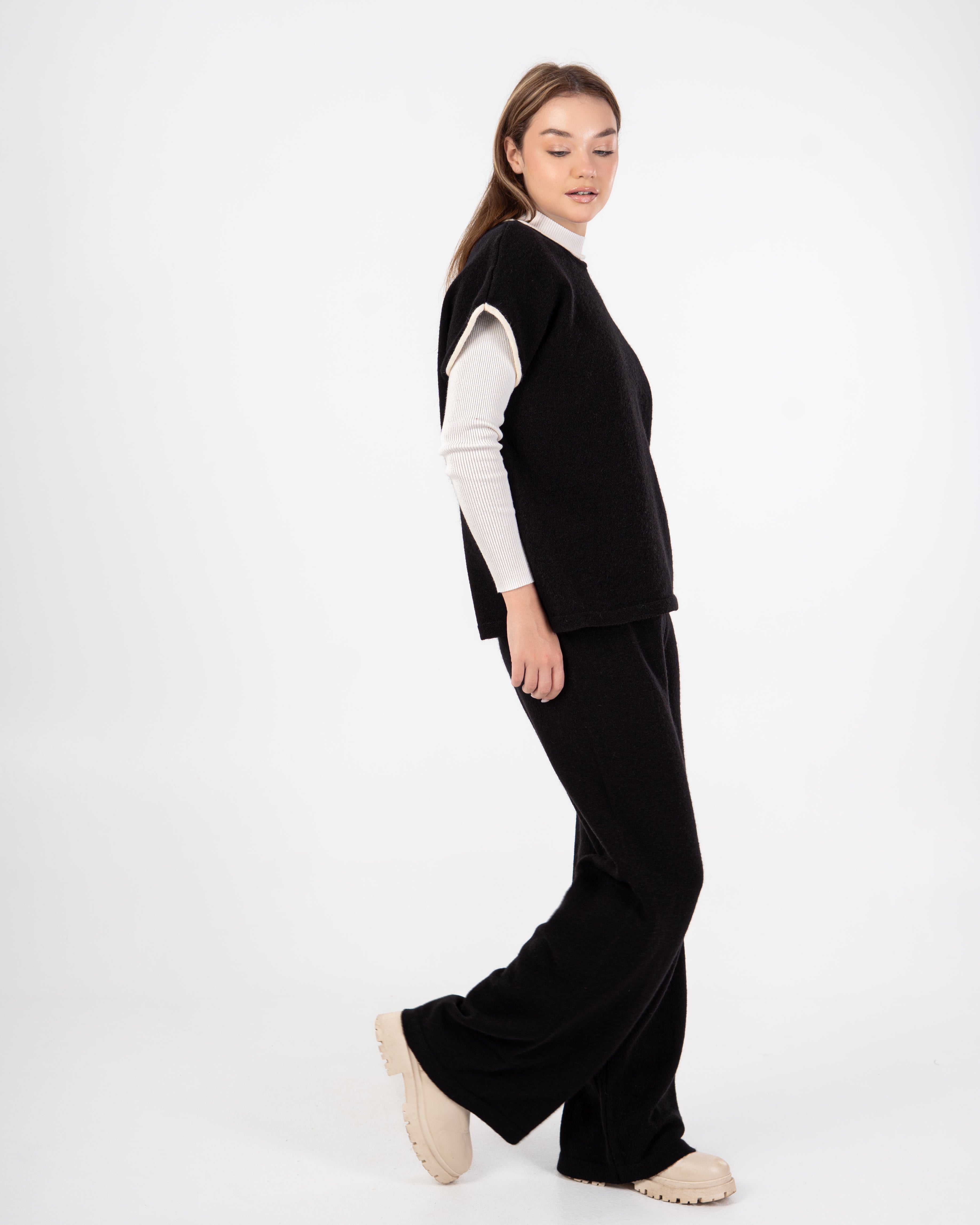 Knitwear Suit – Plain (Cut Sleeves)