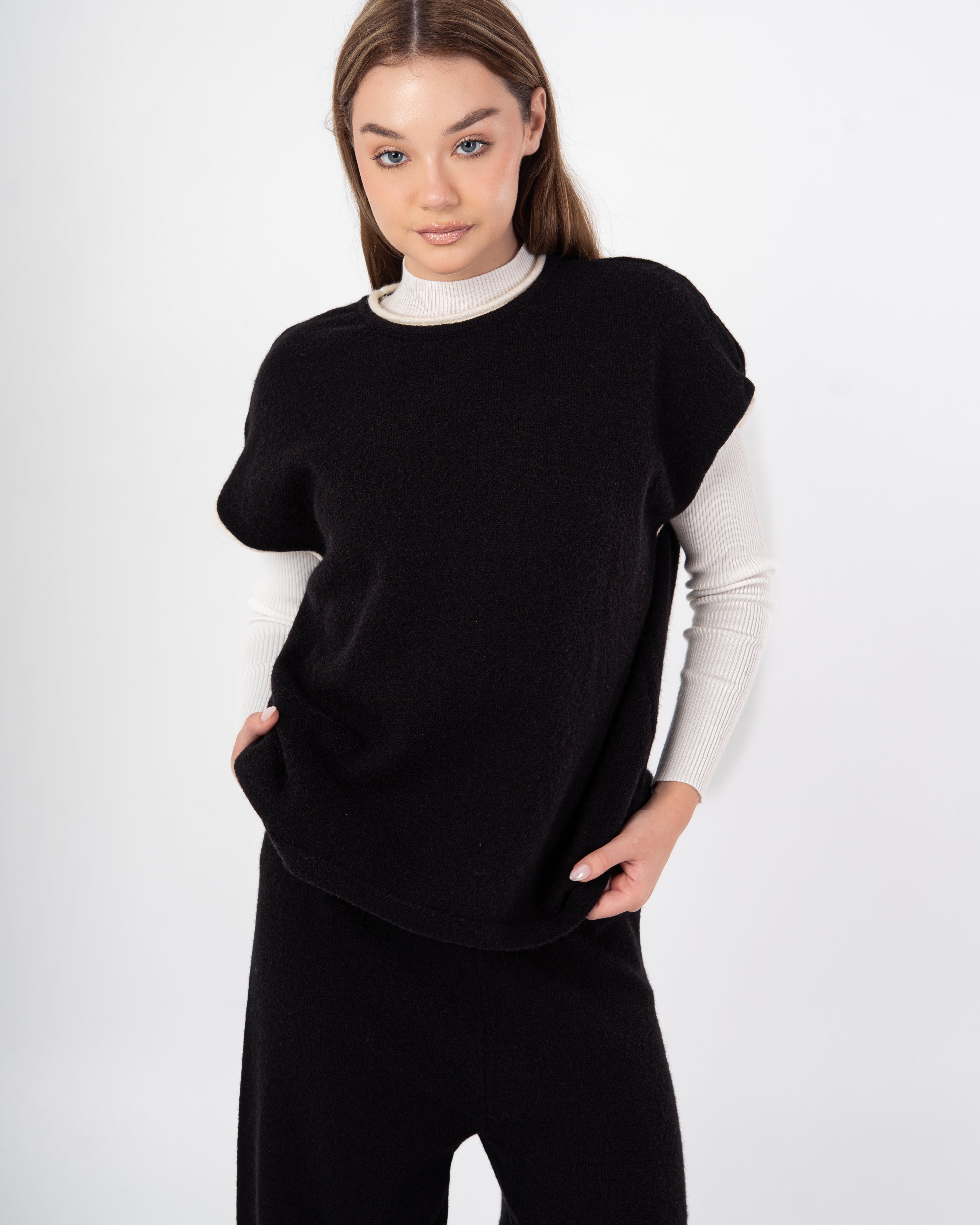 Knitwear Suit – Plain (Cut Sleeves)