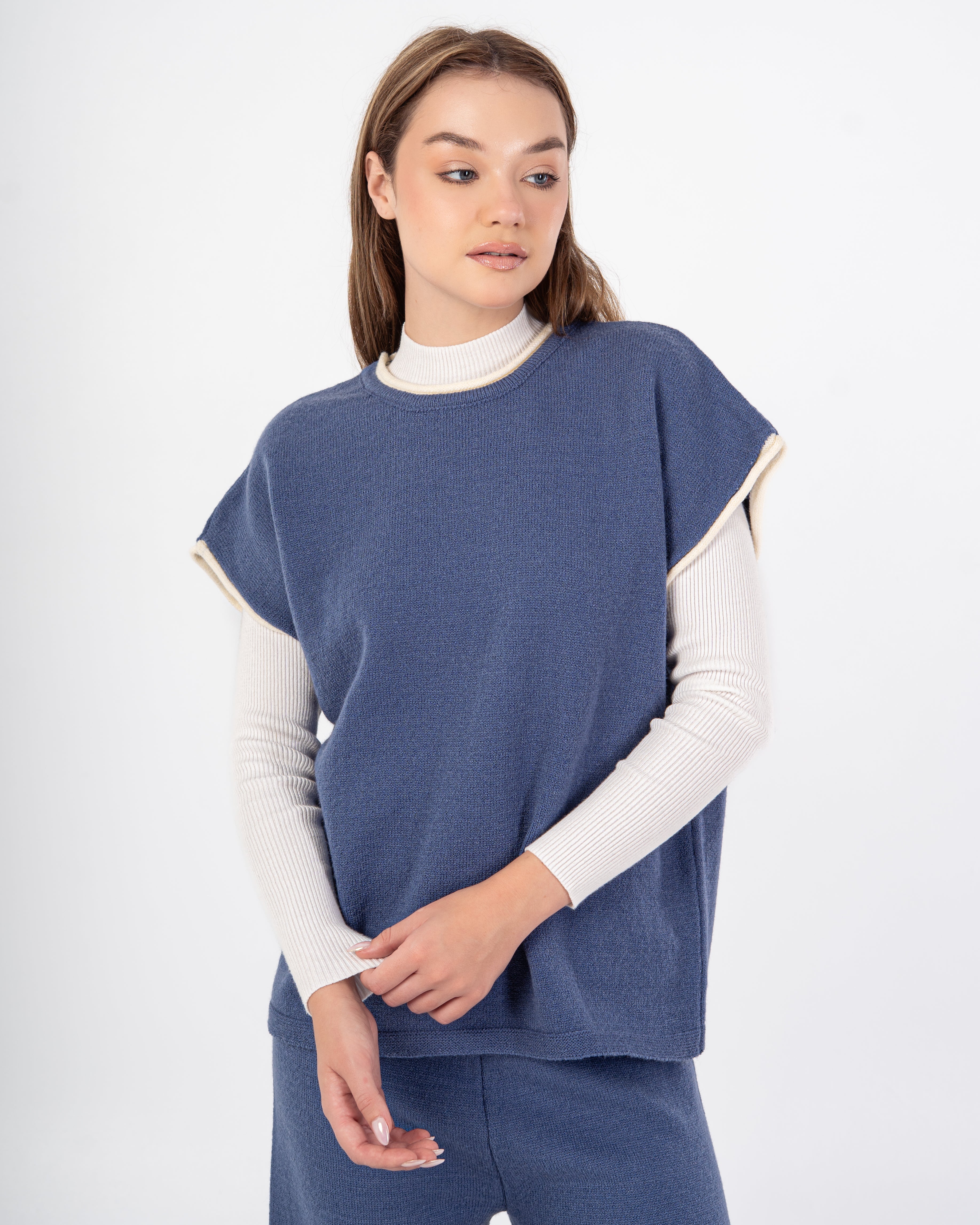 Knitwear Suit – Plain (Cut Sleeves)