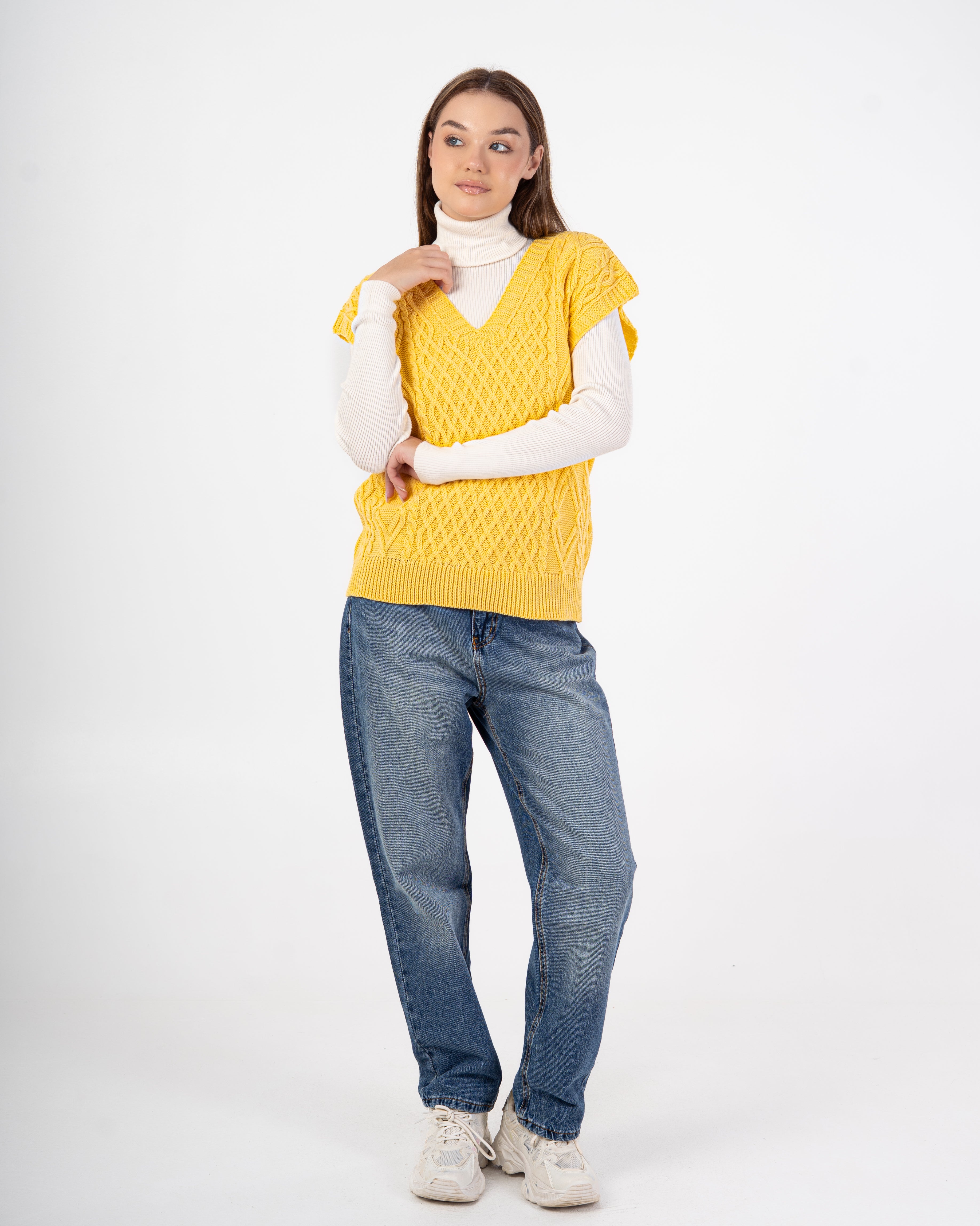 Knitwear Vest – Braided Pattern From Chest