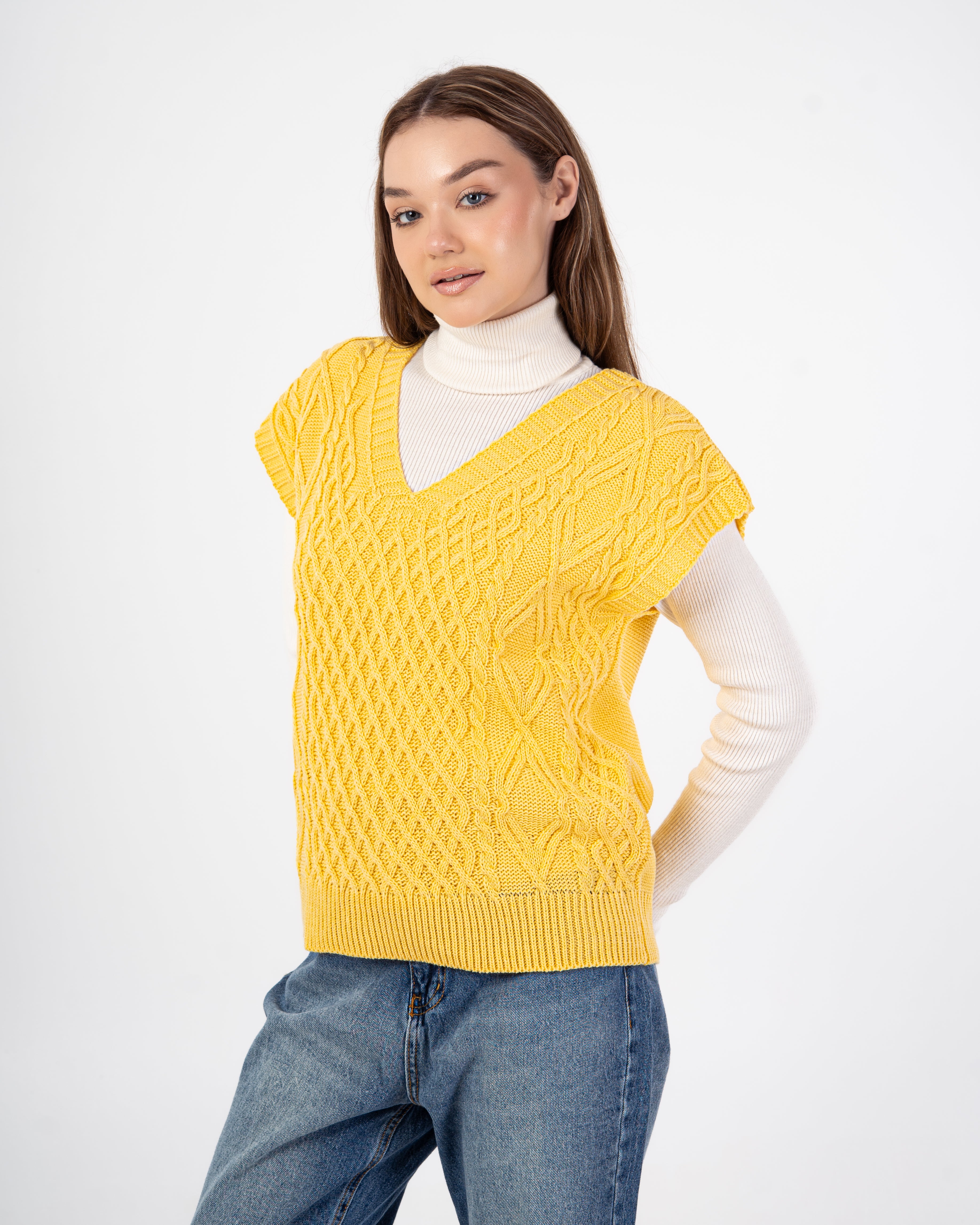 Knitwear Vest – Braided Pattern From Chest