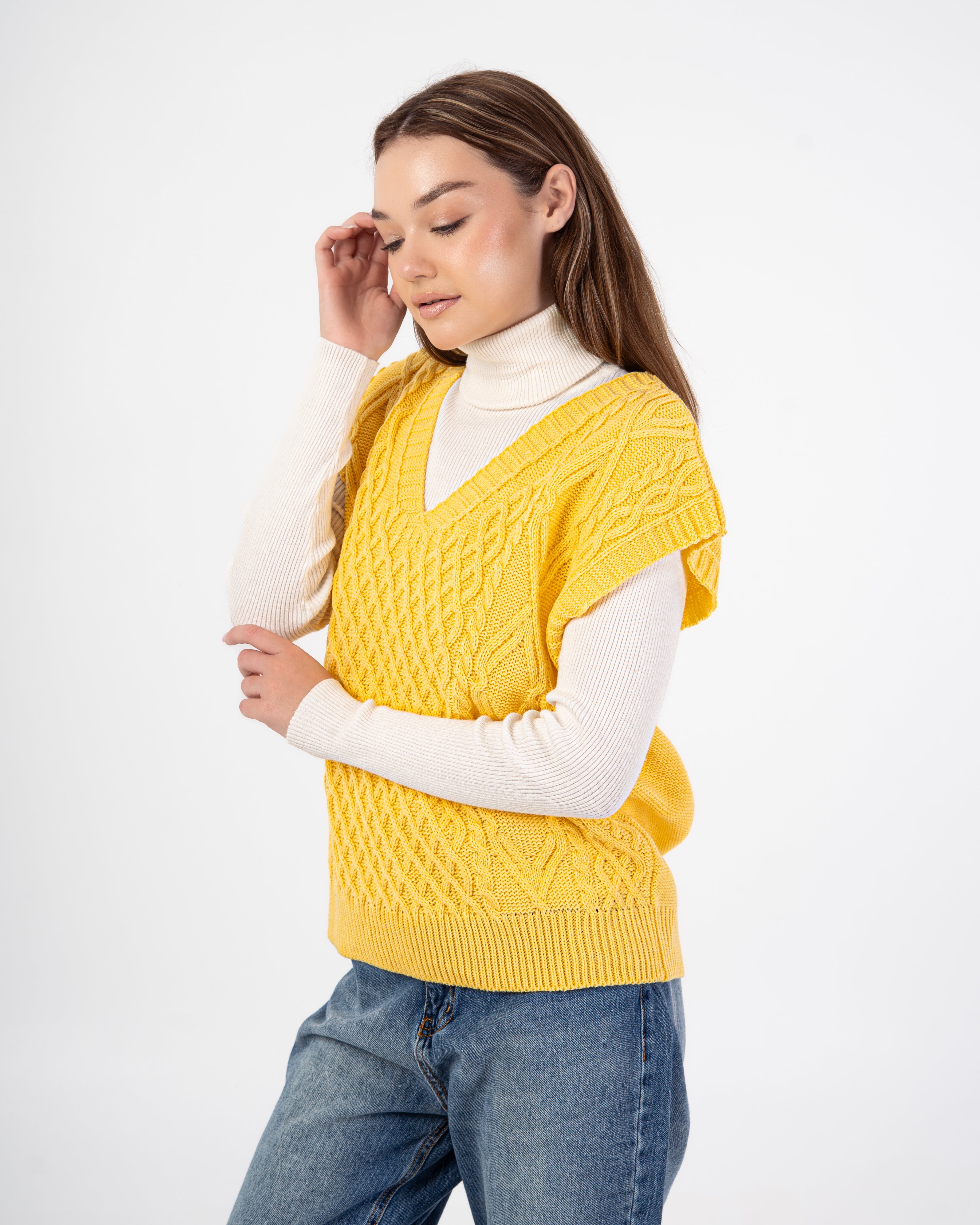 Knitwear Vest – Braided Pattern From Chest
