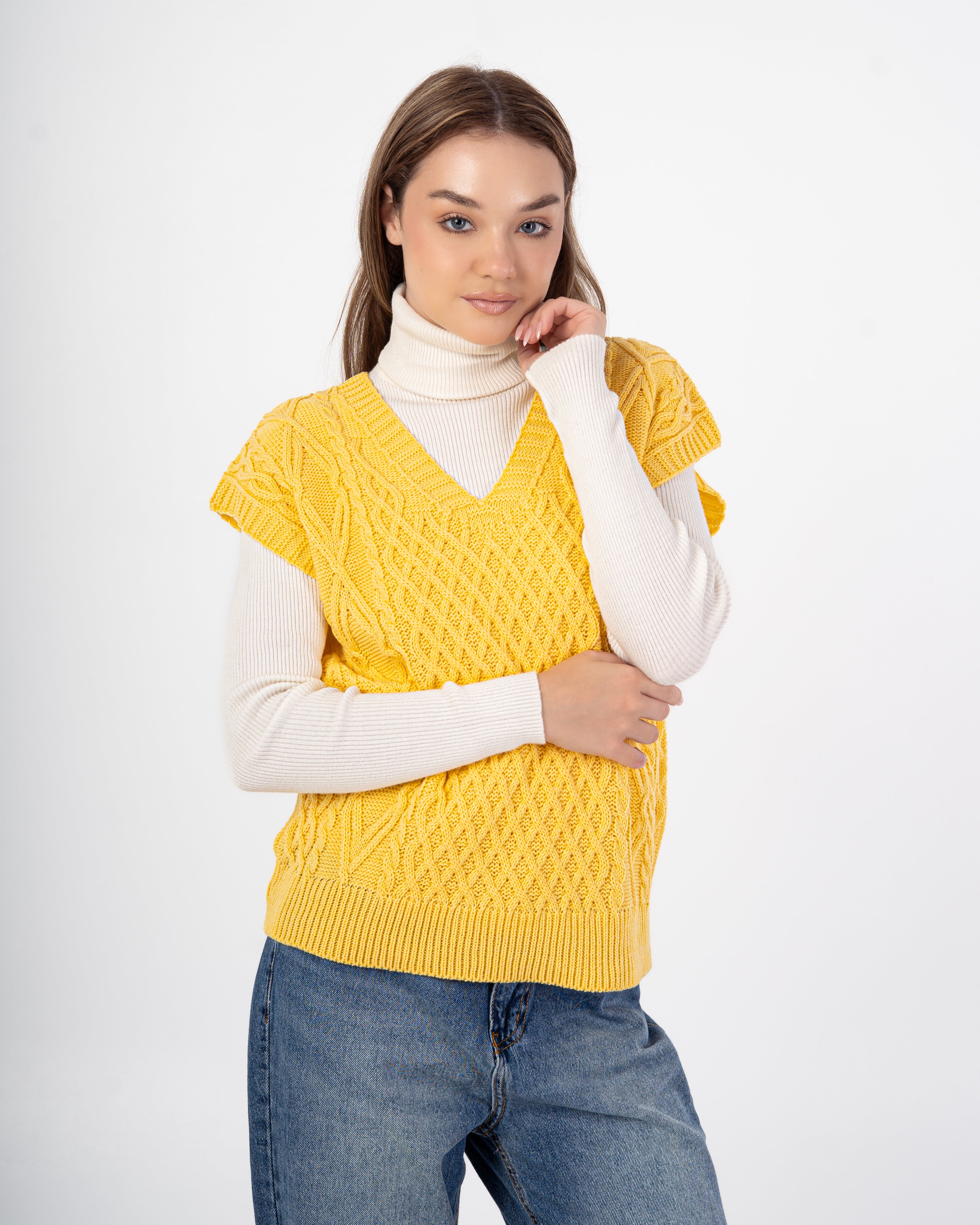 Knitwear Vest – Braided Pattern From Chest
