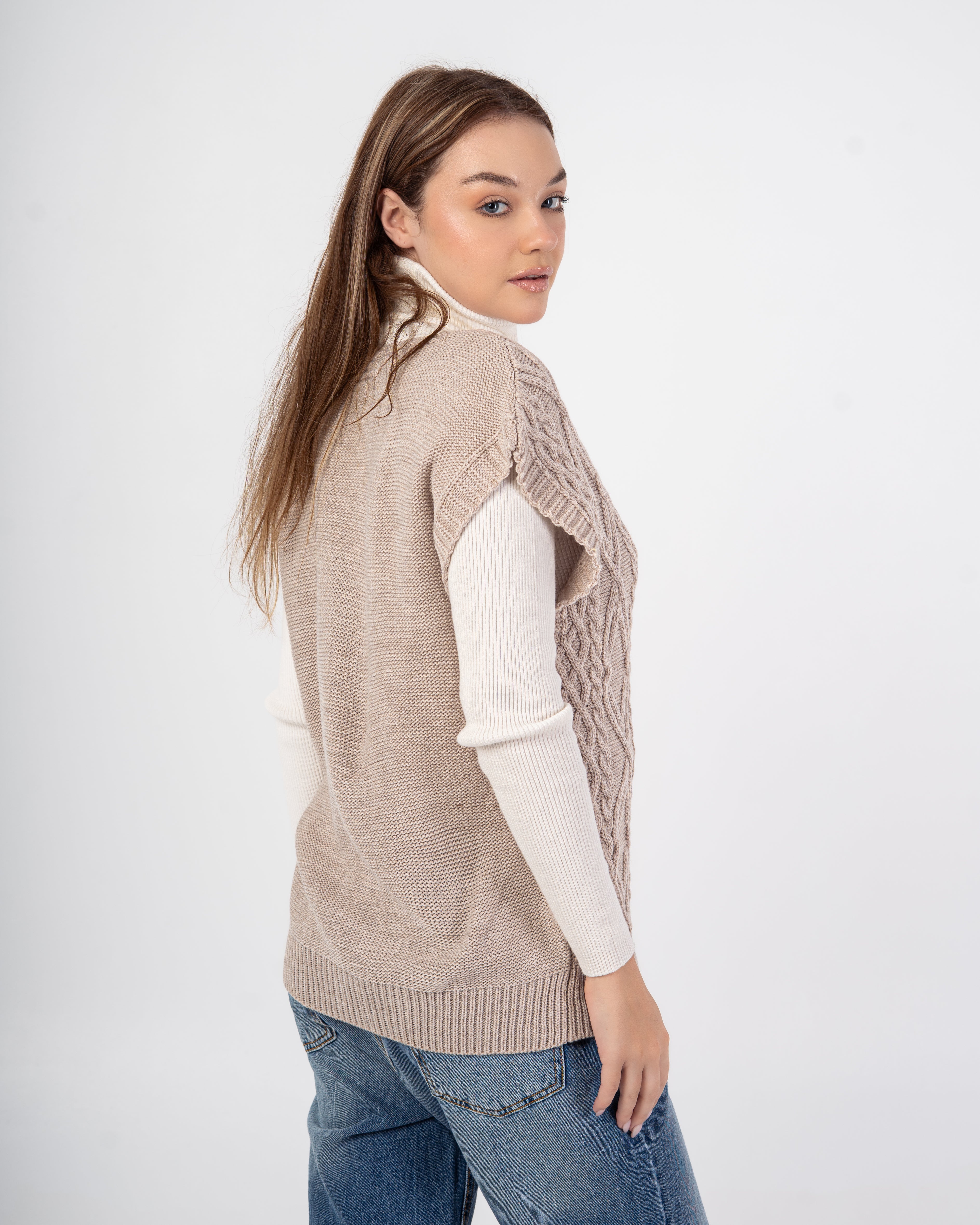 Knitwear Vest – Braided Pattern From Chest