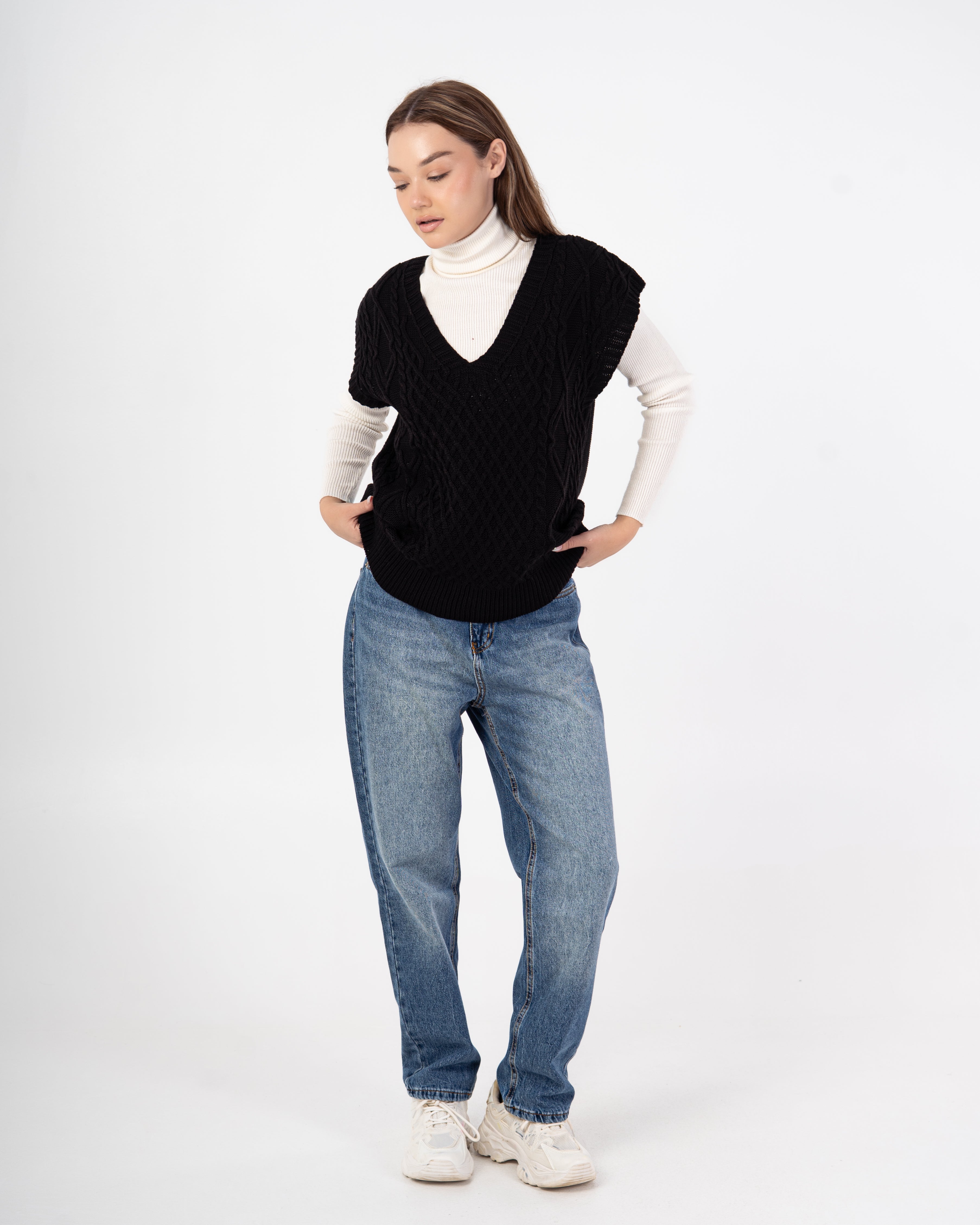 Knitwear Vest – Braided Pattern From Chest