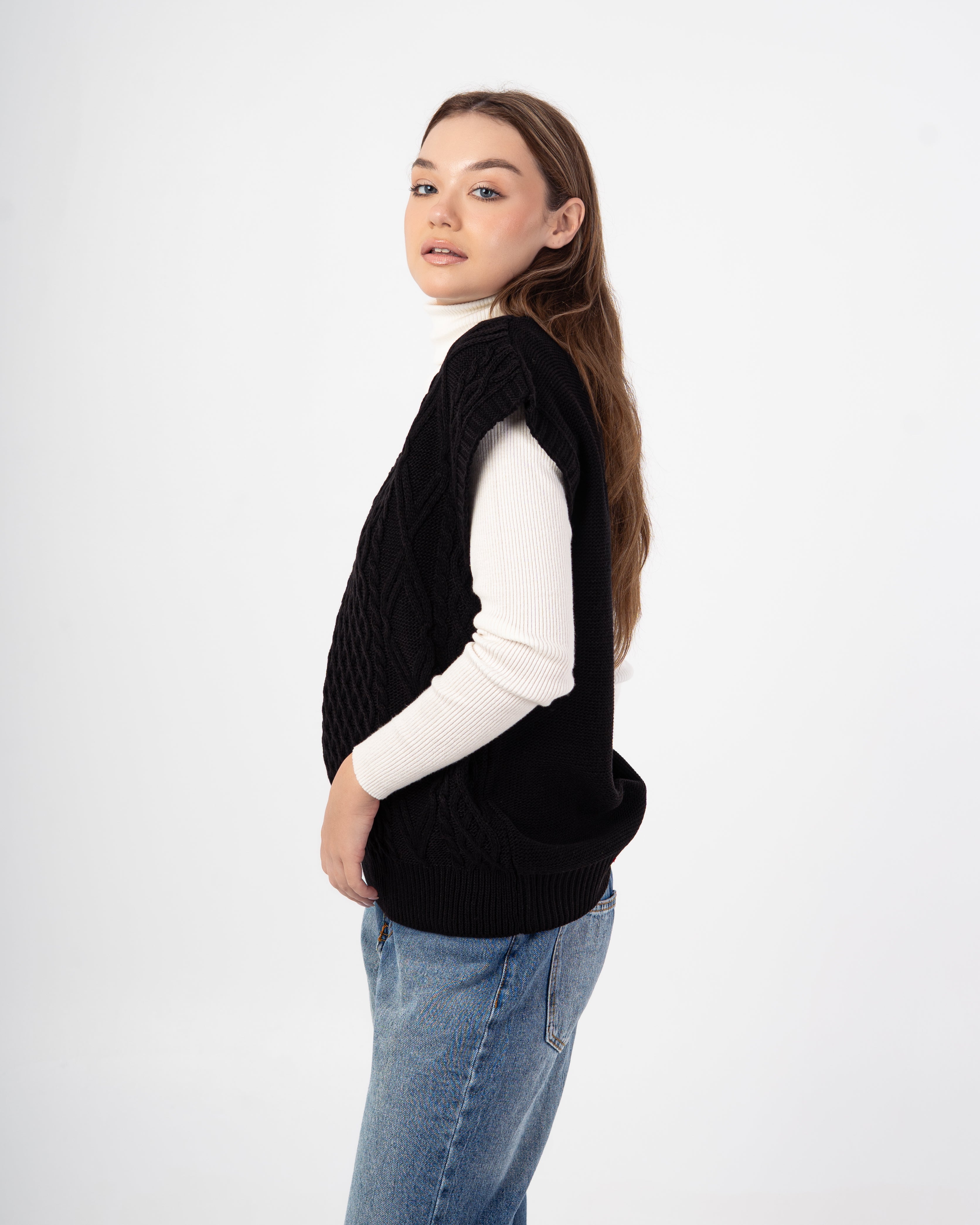 Knitwear Vest – Braided Pattern From Chest