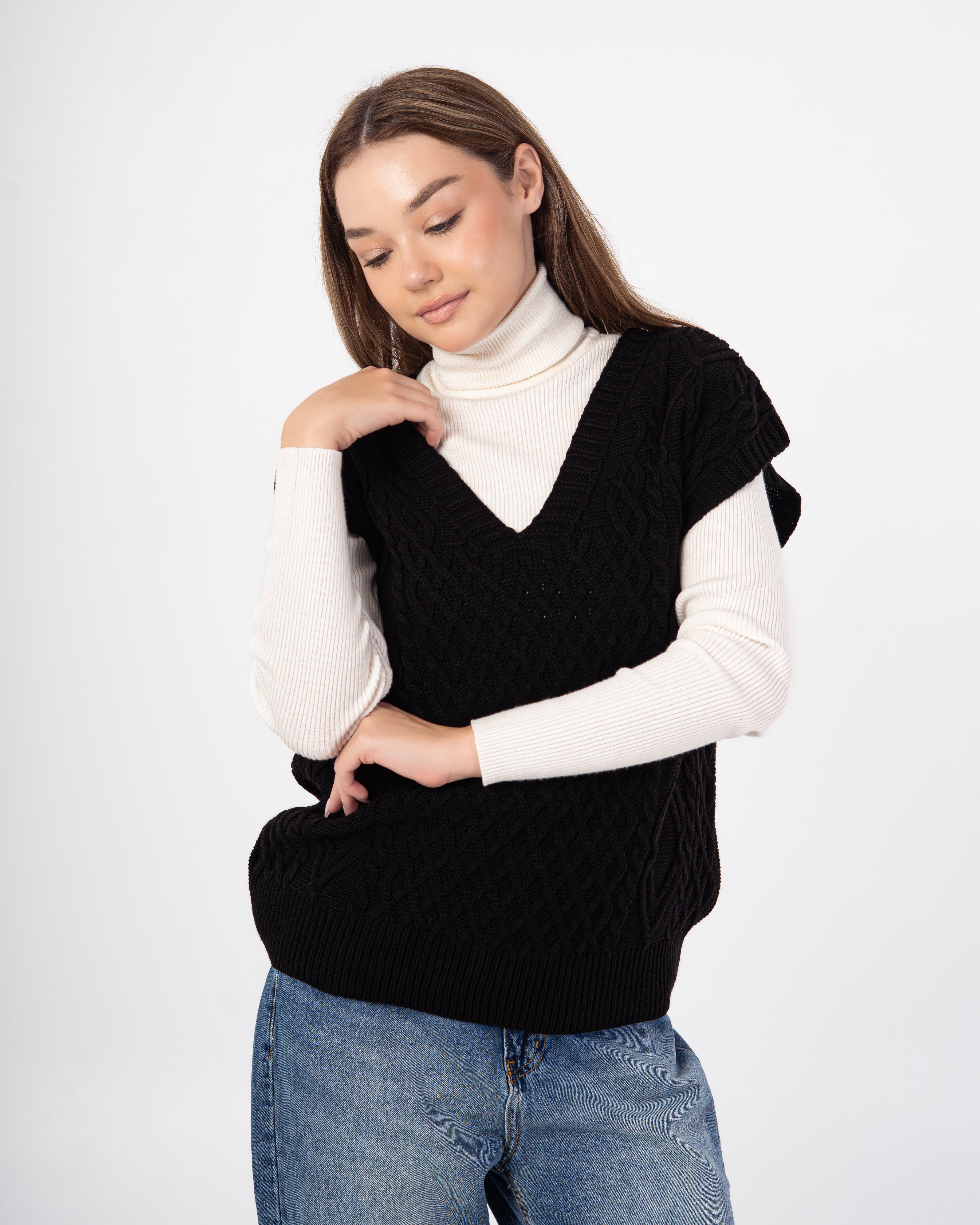Knitwear Vest – Braided Pattern From Chest