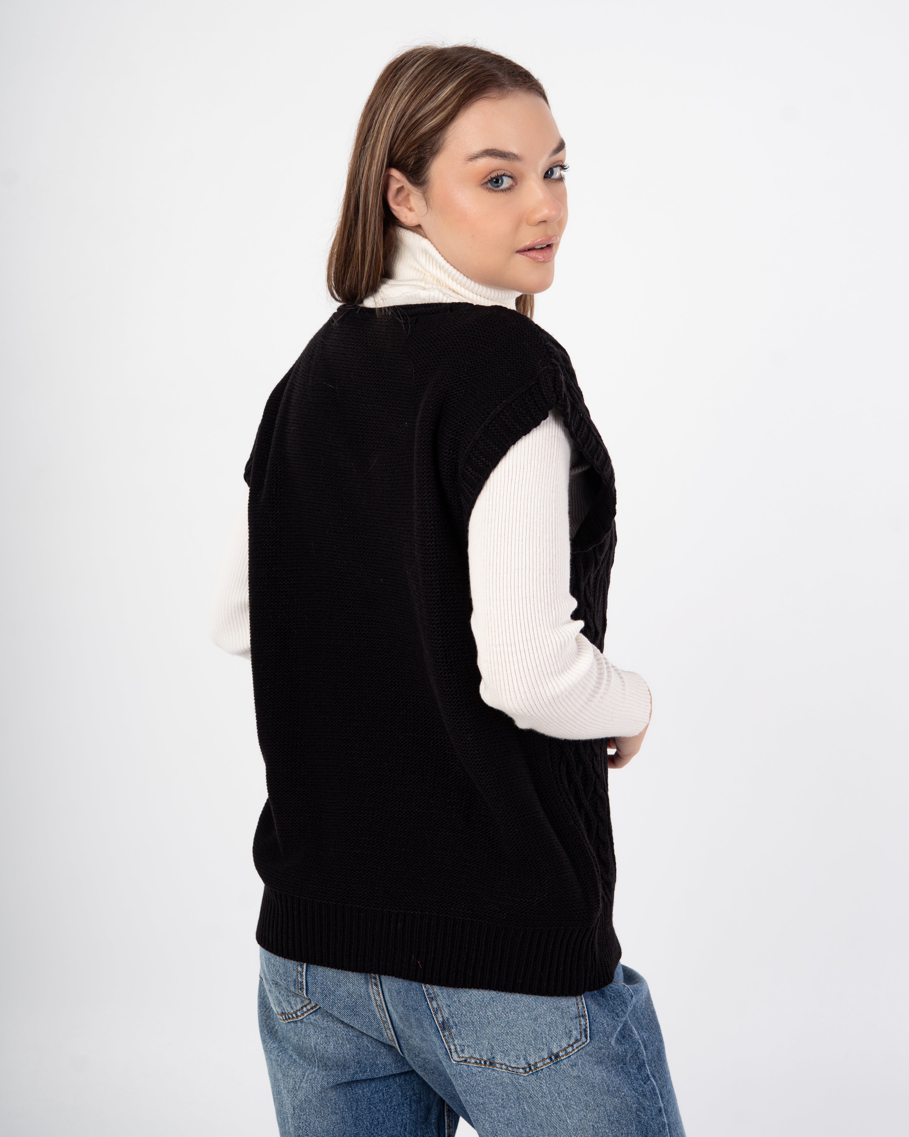 Knitwear Vest – Braided Pattern From Chest